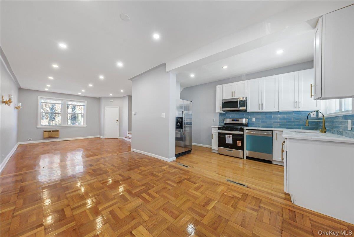 Single Family Edson  Bronx, NY 10466, MLS-940771-5