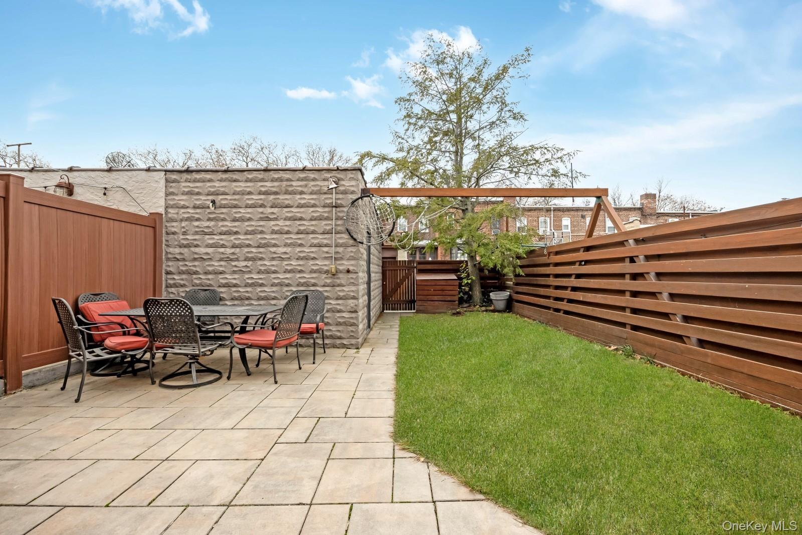 Single Family 83  Queens, NY 11379, MLS-940781-26