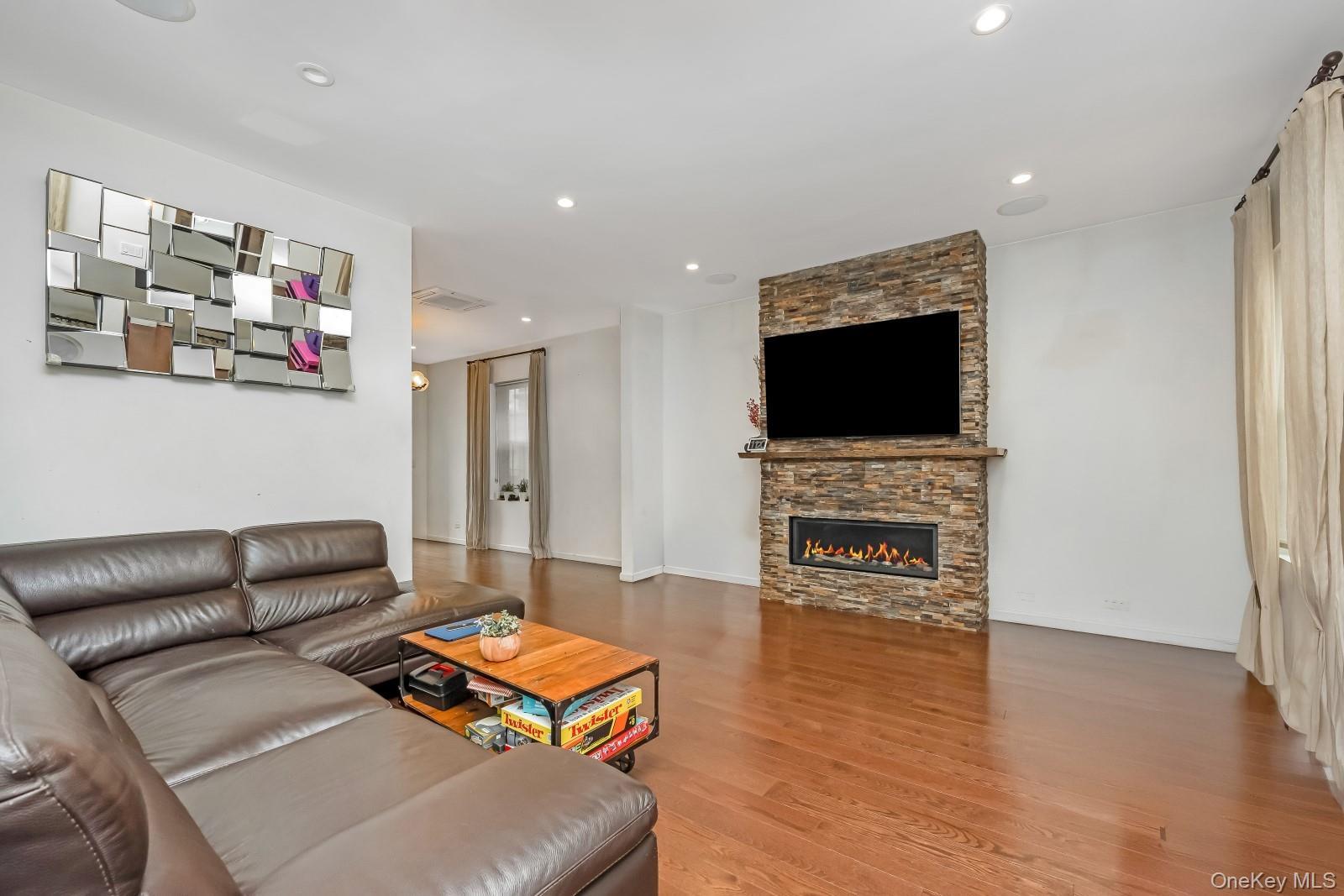 Single Family 83  Queens, NY 11379, MLS-940781-6