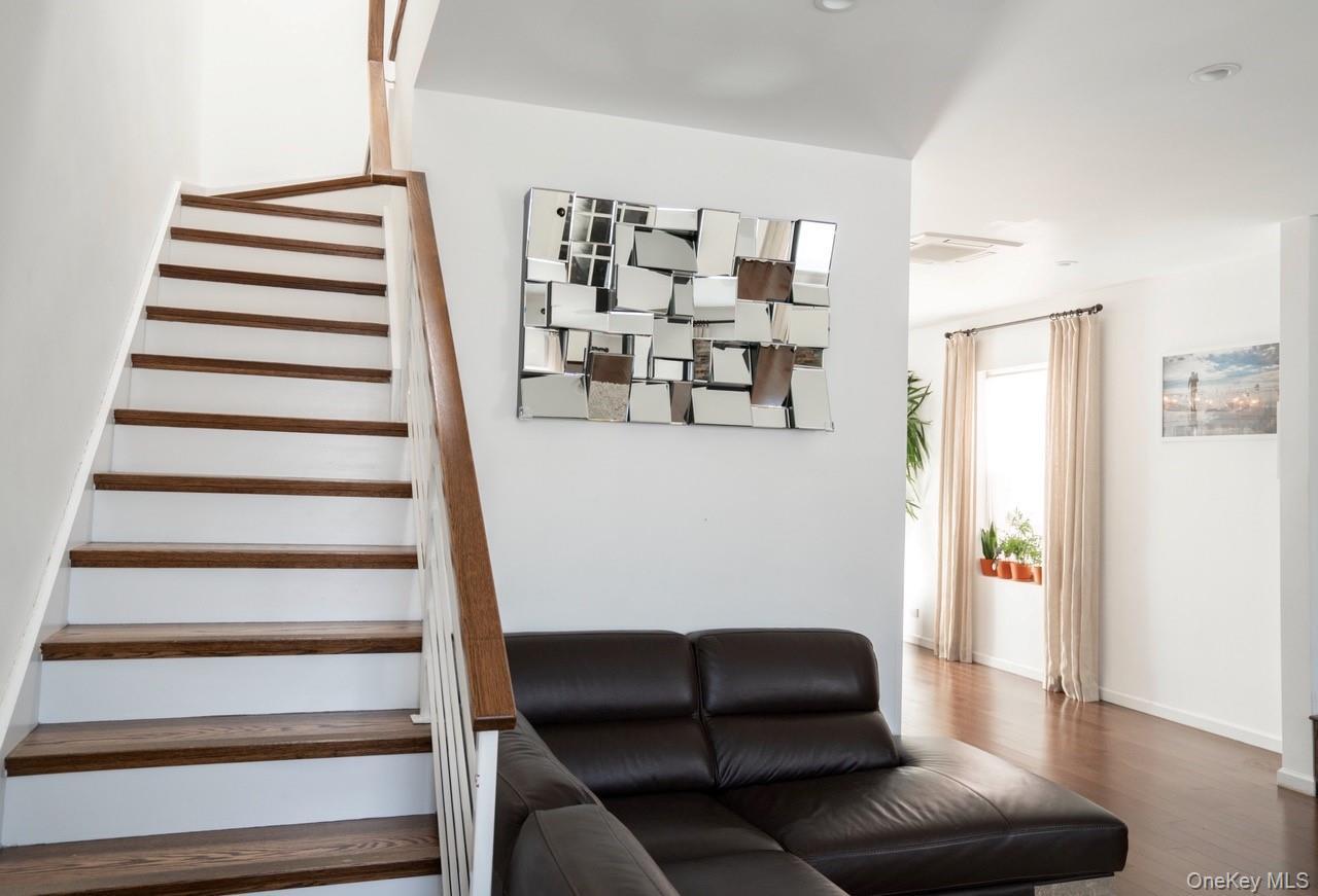 Single Family 83  Queens, NY 11379, MLS-940781-8