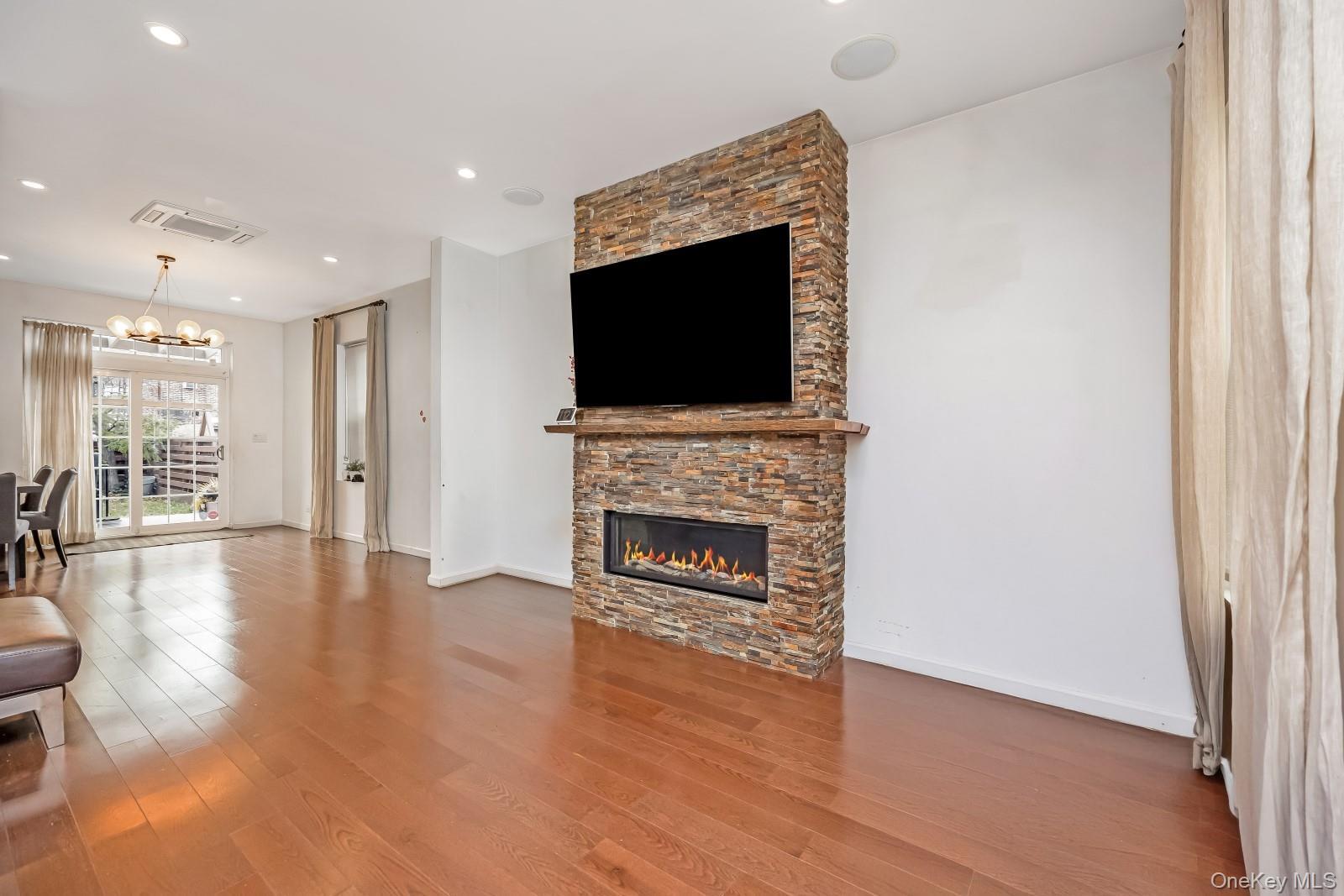 Single Family 83  Queens, NY 11379, MLS-940781-9