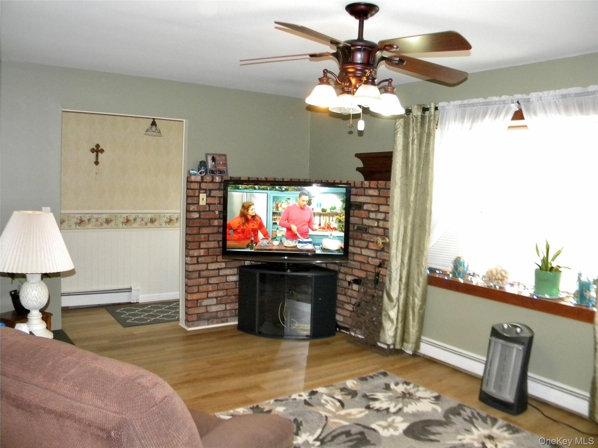 Single Family Evergreen Suffolk County, NY 11784, MLS-940787-11