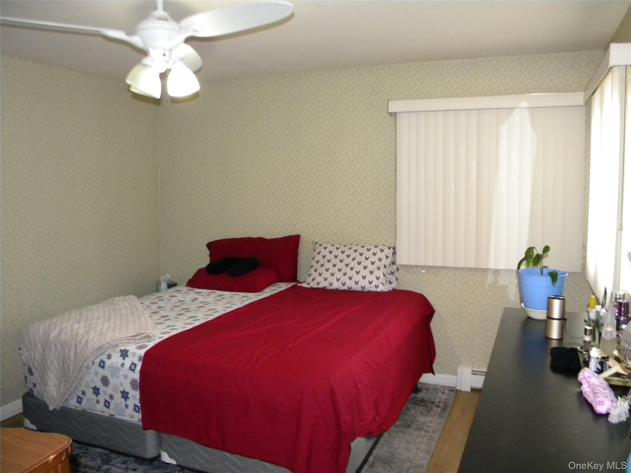 Single Family Evergreen Suffolk County, NY 11784, MLS-940787-16