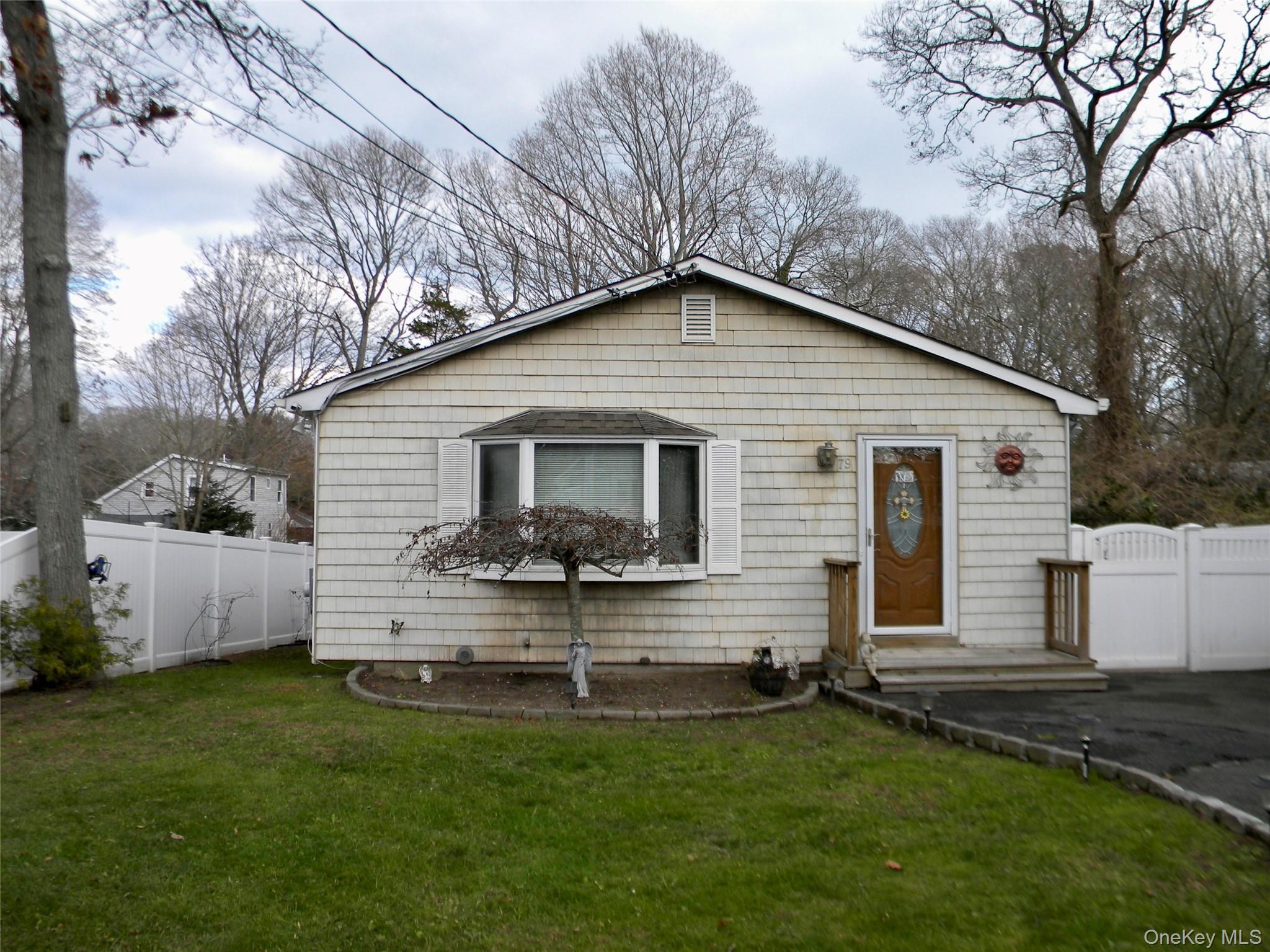 Single Family Evergreen Suffolk County, NY 11784, MLS-940787-2