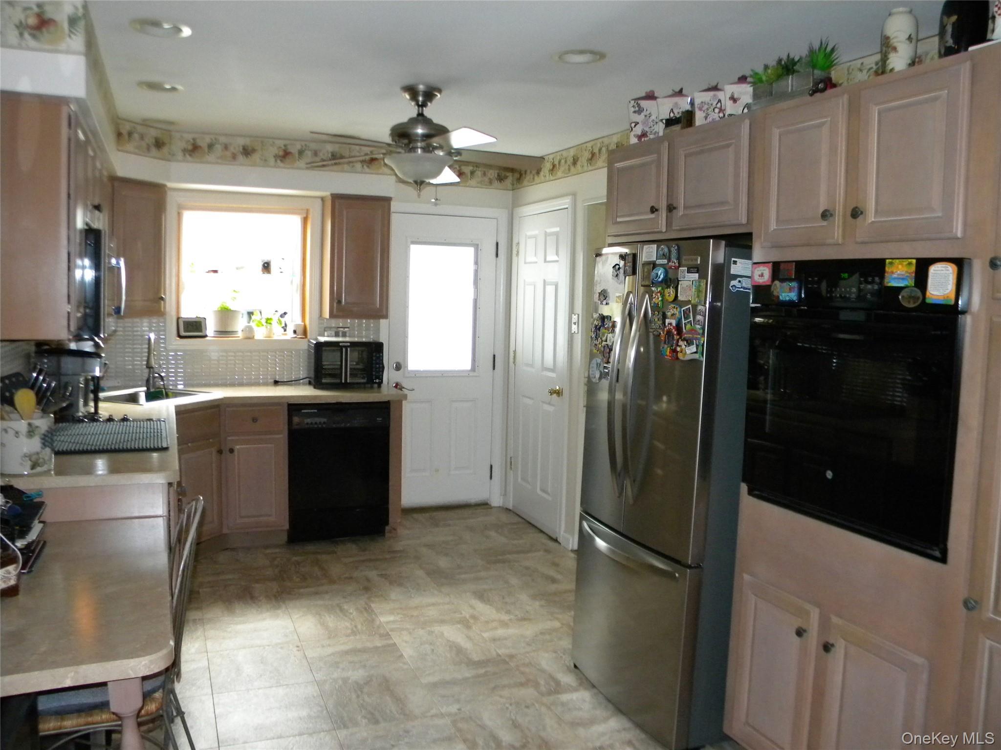 Single Family Evergreen Suffolk County, NY 11784, MLS-940787-23