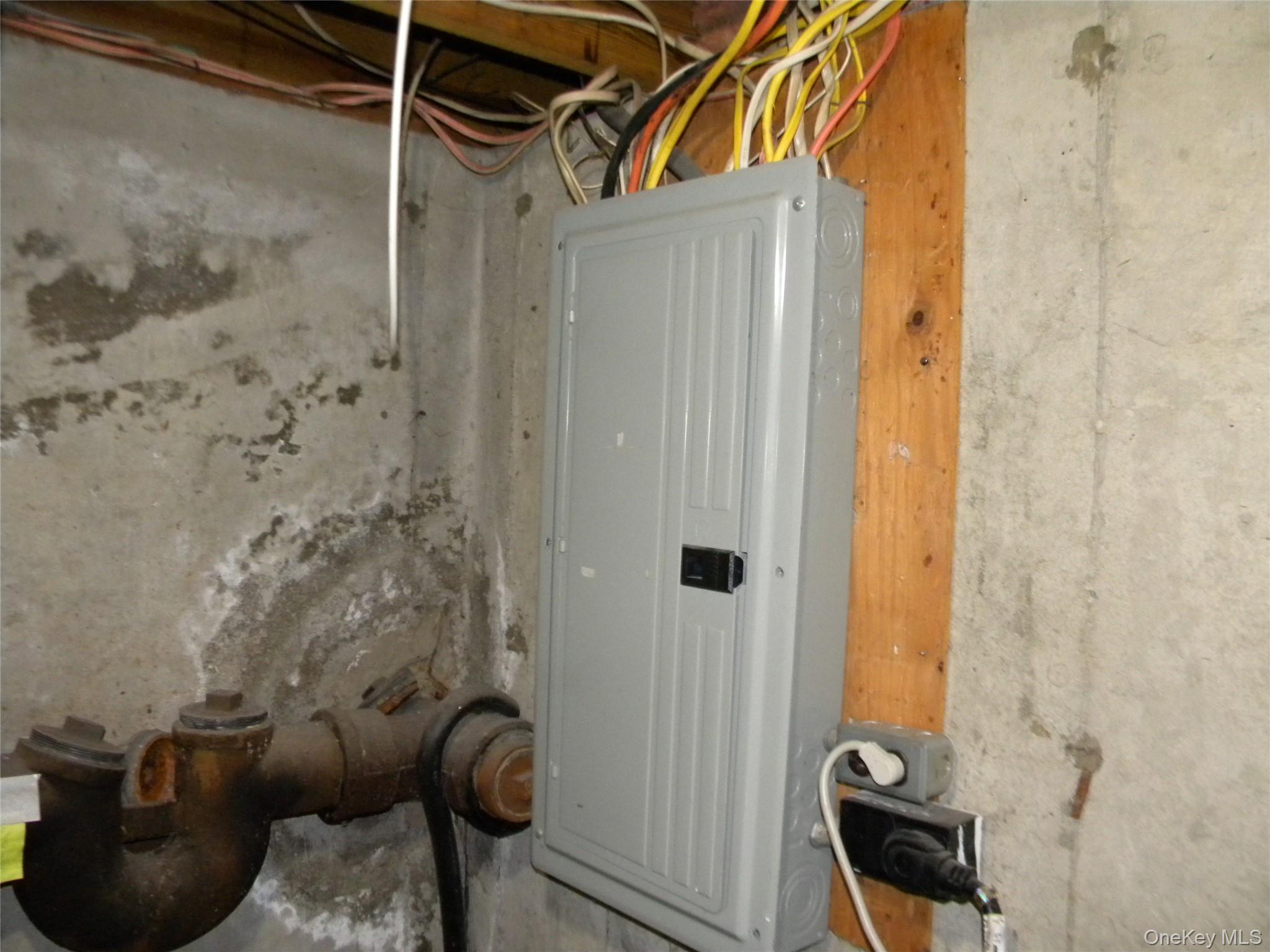 Single Family Evergreen Suffolk County, NY 11784, MLS-940787-26