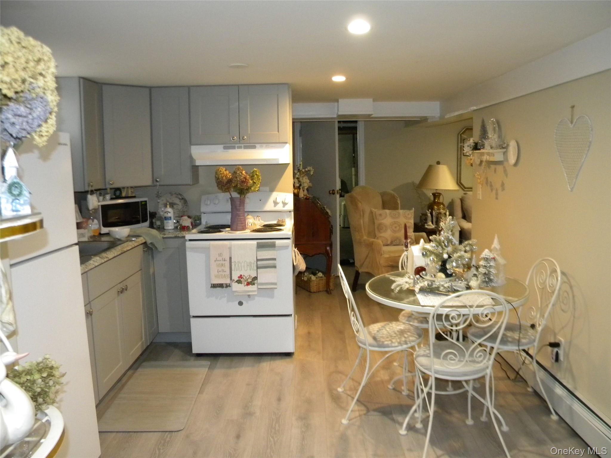 Single Family Evergreen Suffolk County, NY 11784, MLS-940787-30