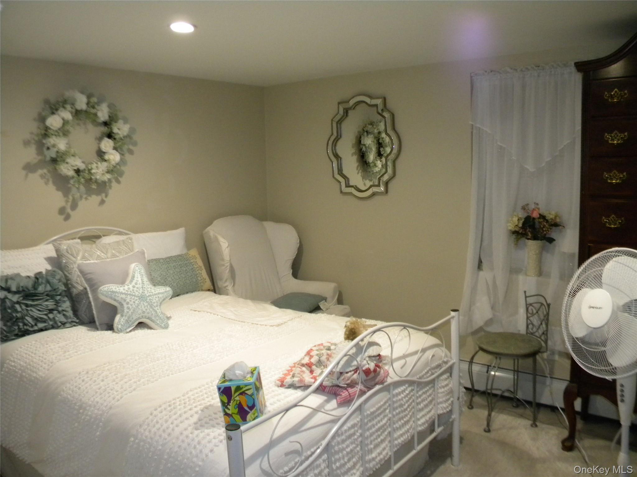 Single Family Evergreen Suffolk County, NY 11784, MLS-940787-33