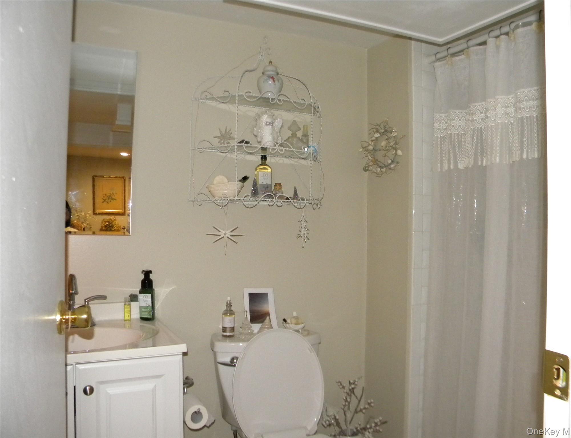 Single Family Evergreen Suffolk County, NY 11784, MLS-940787-34