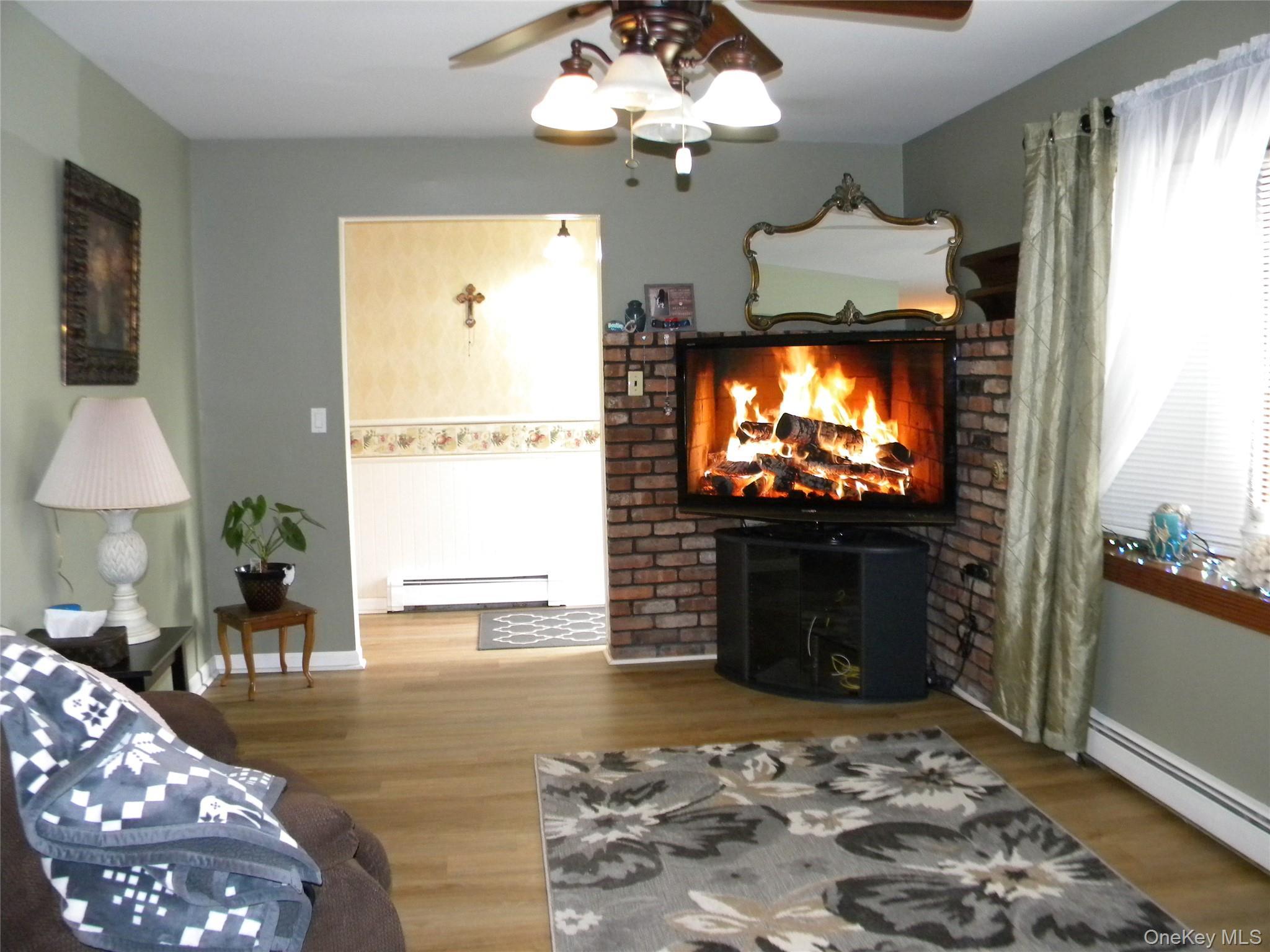 Single Family Evergreen Suffolk County, NY 11784, MLS-940787-35