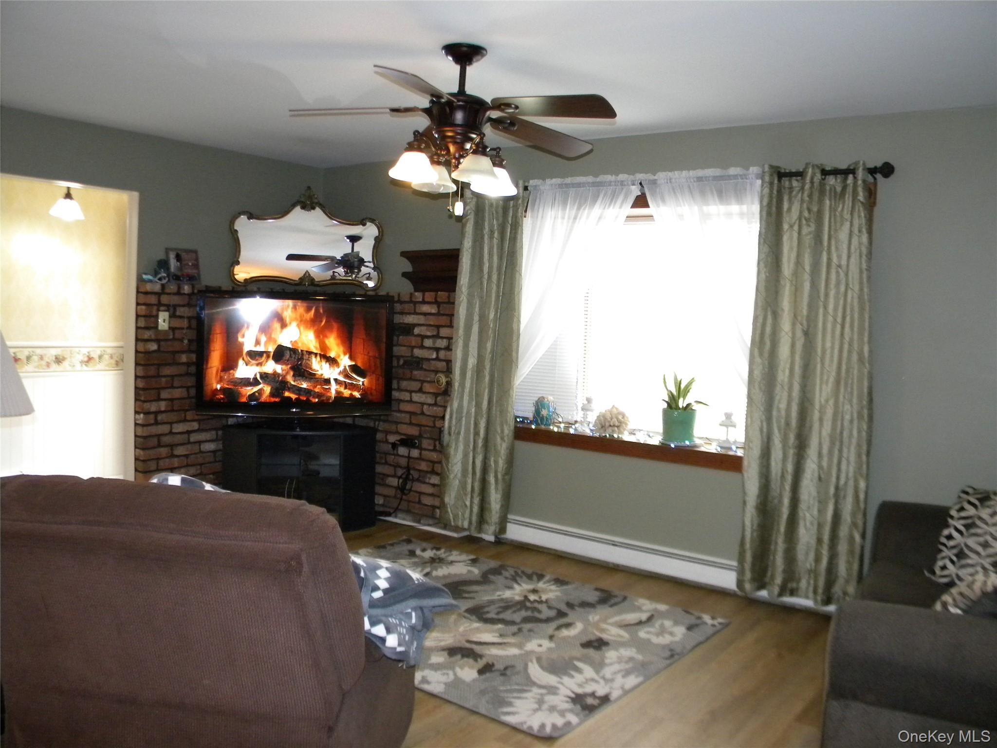 Single Family Evergreen  Suffolk County, NY 11784, MLS-940787-38