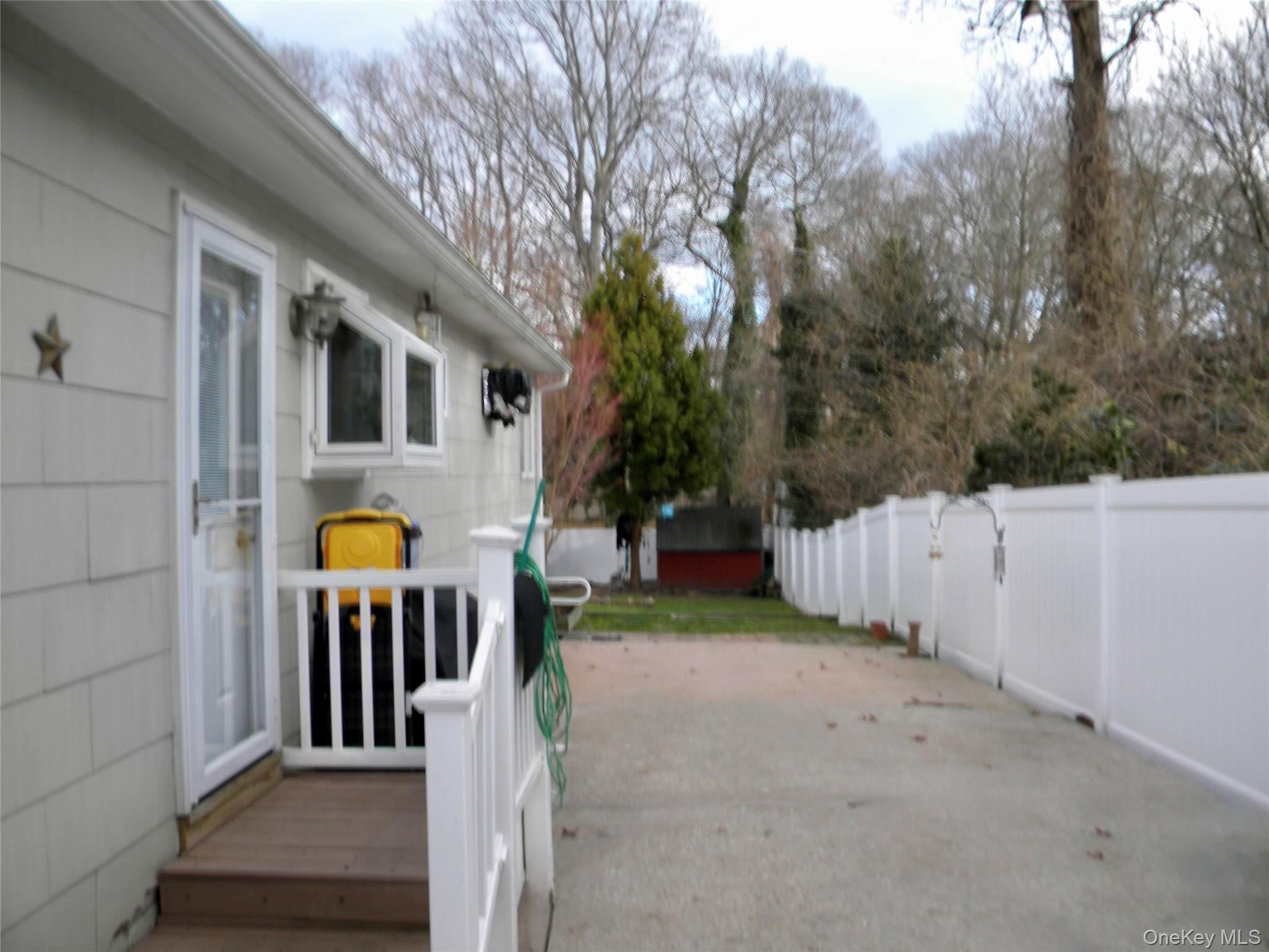 Single Family Evergreen Suffolk County, NY 11784, MLS-940787-4