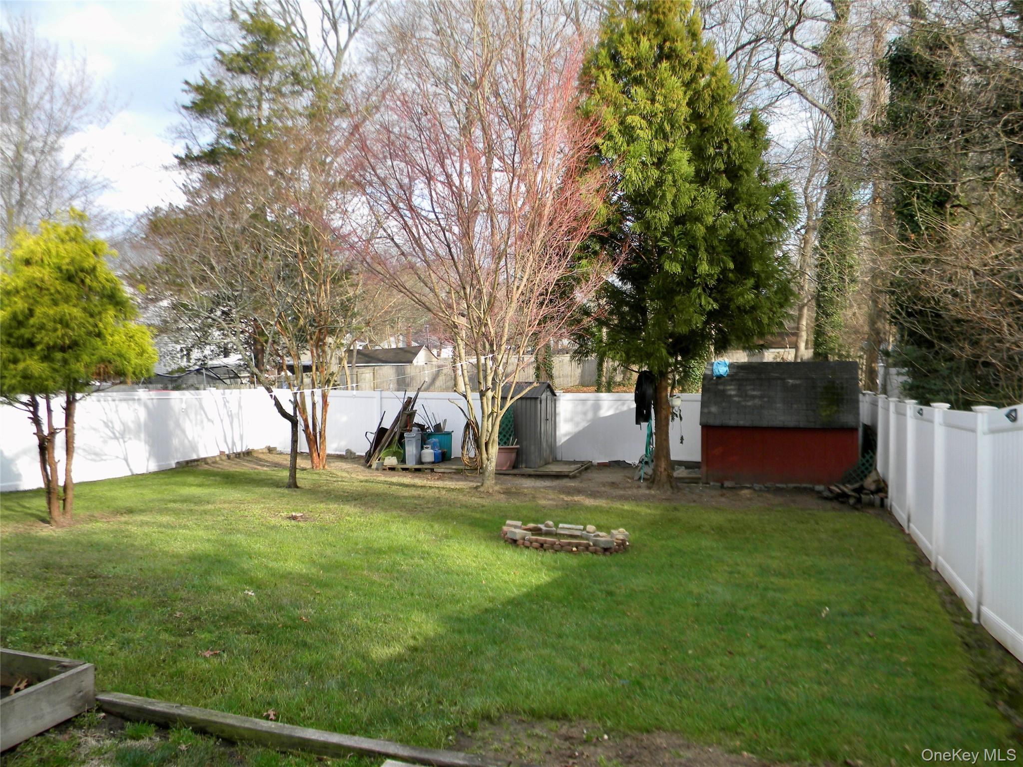 Single Family Evergreen Suffolk County, NY 11784, MLS-940787-6