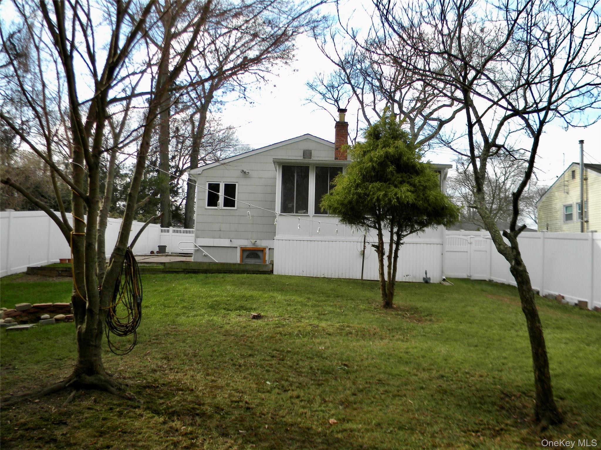 Single Family Evergreen Suffolk County, NY 11784, MLS-940787-7