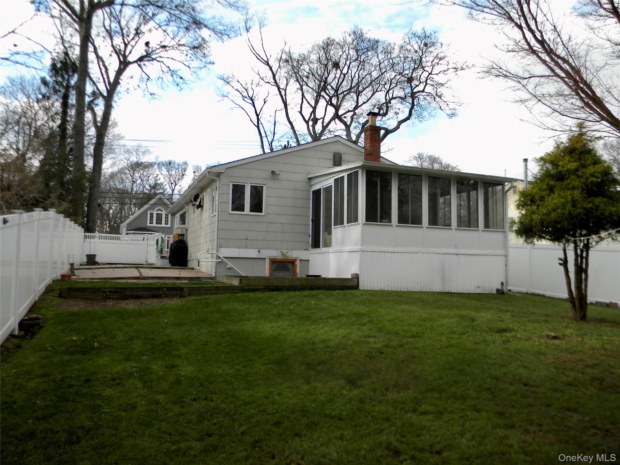 Single Family Evergreen Suffolk County, NY 11784, MLS-940787-8