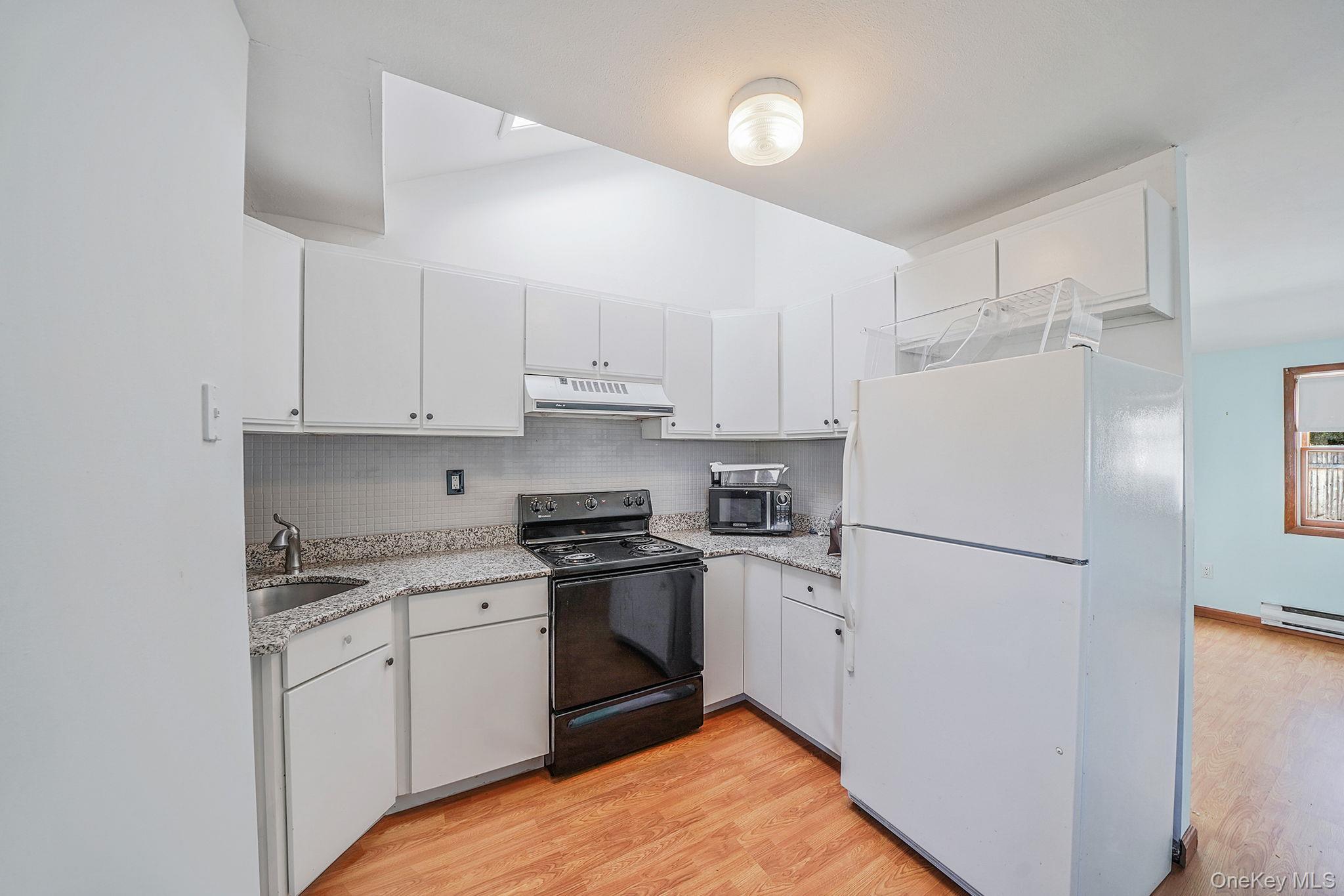 Single Family Huron  Suffolk County, NY 11776, MLS-940790-29