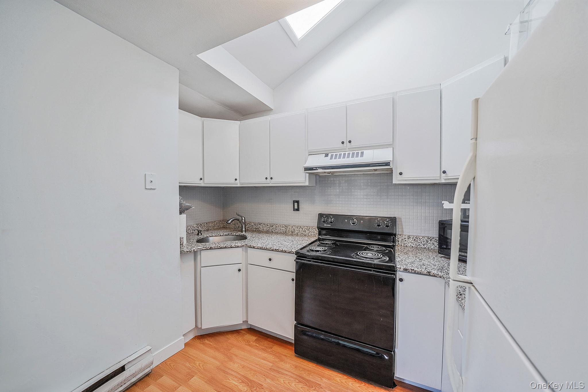 Single Family Huron  Suffolk County, NY 11776, MLS-940790-31