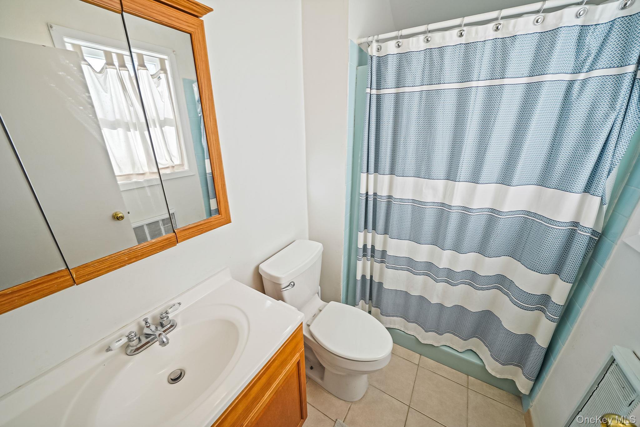 Single Family Huron  Suffolk County, NY 11776, MLS-940790-33