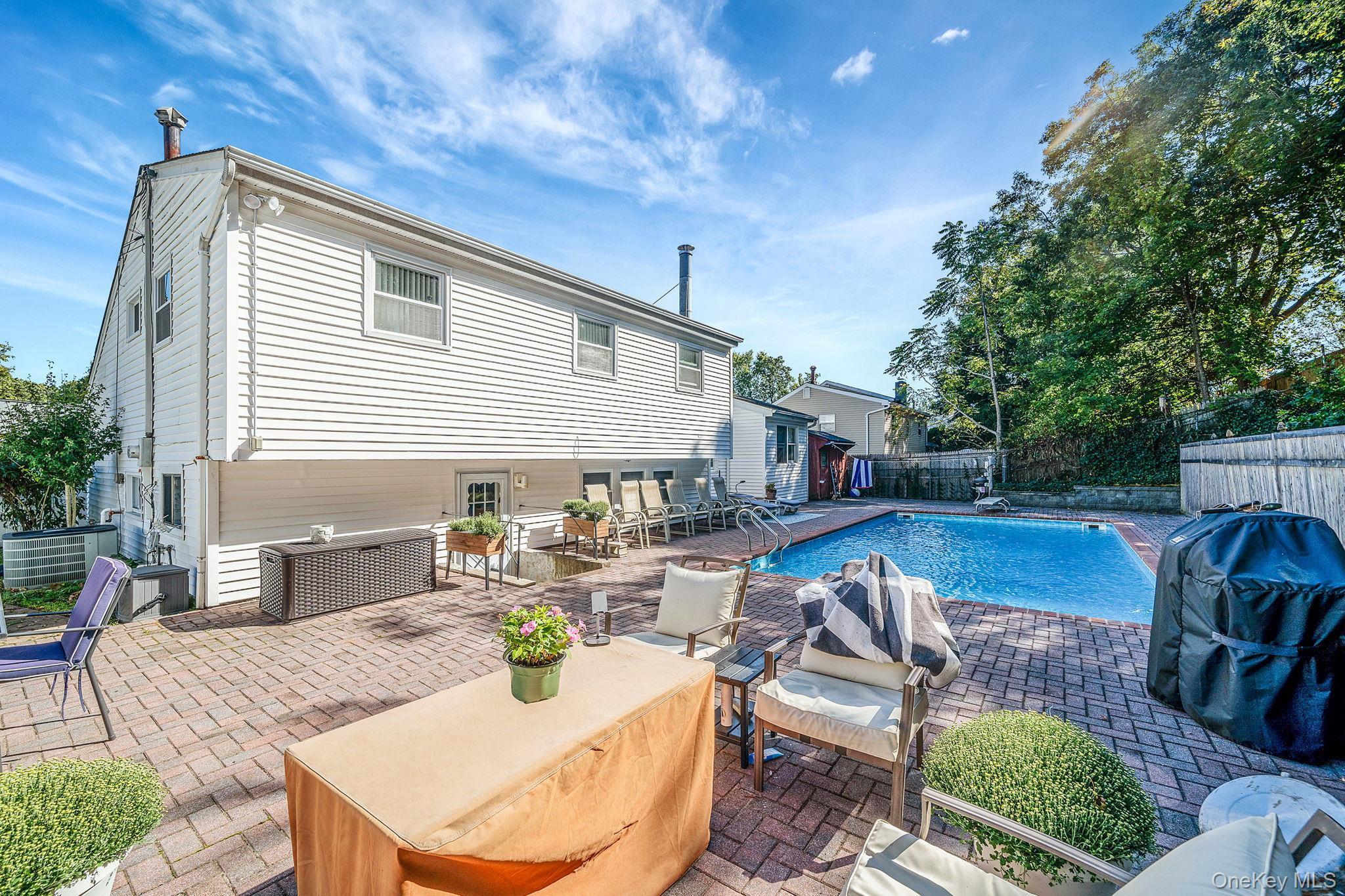 Single Family Huron  Suffolk County, NY 11776, MLS-940790-36