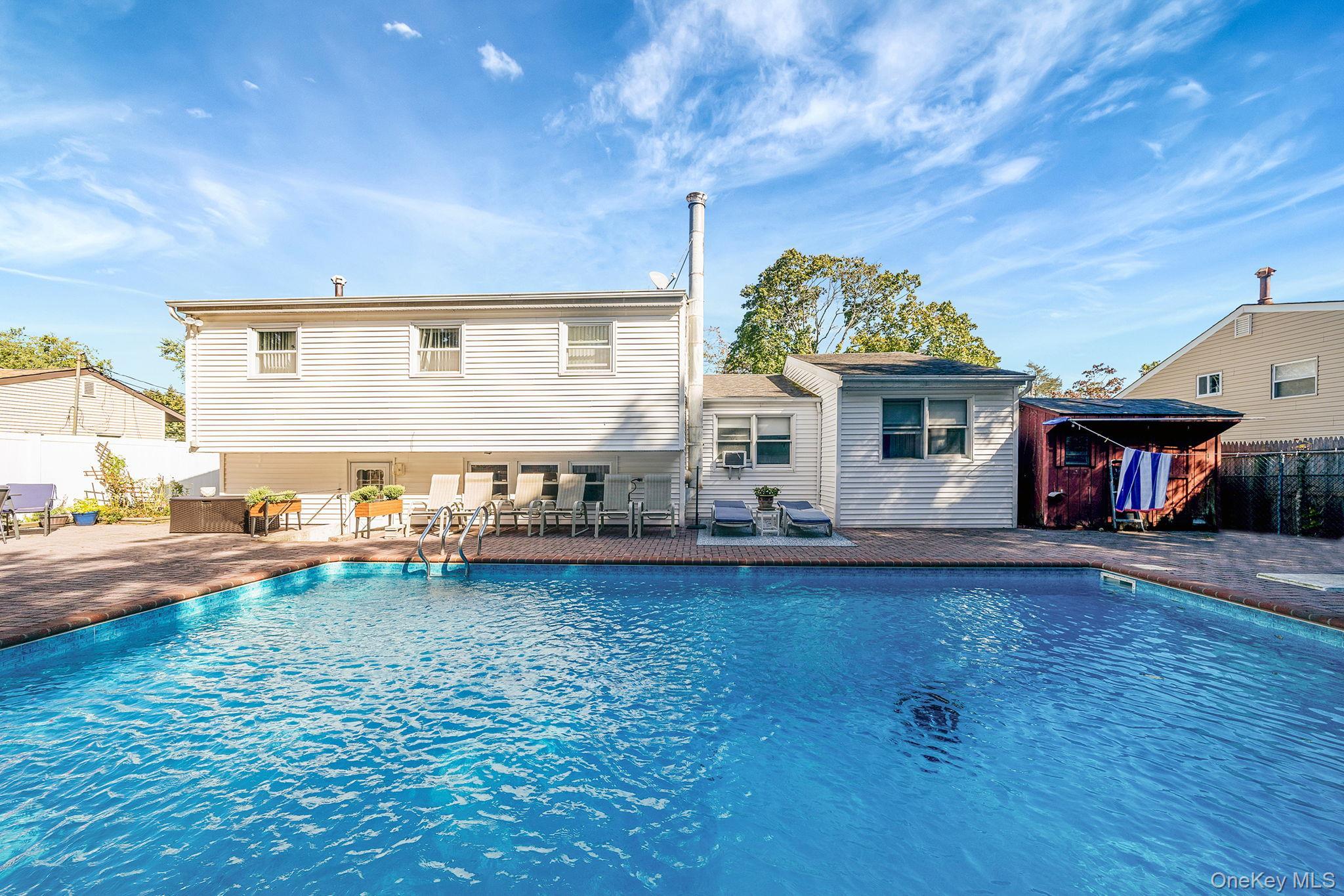 Single Family Huron  Suffolk County, NY 11776, MLS-940790-37