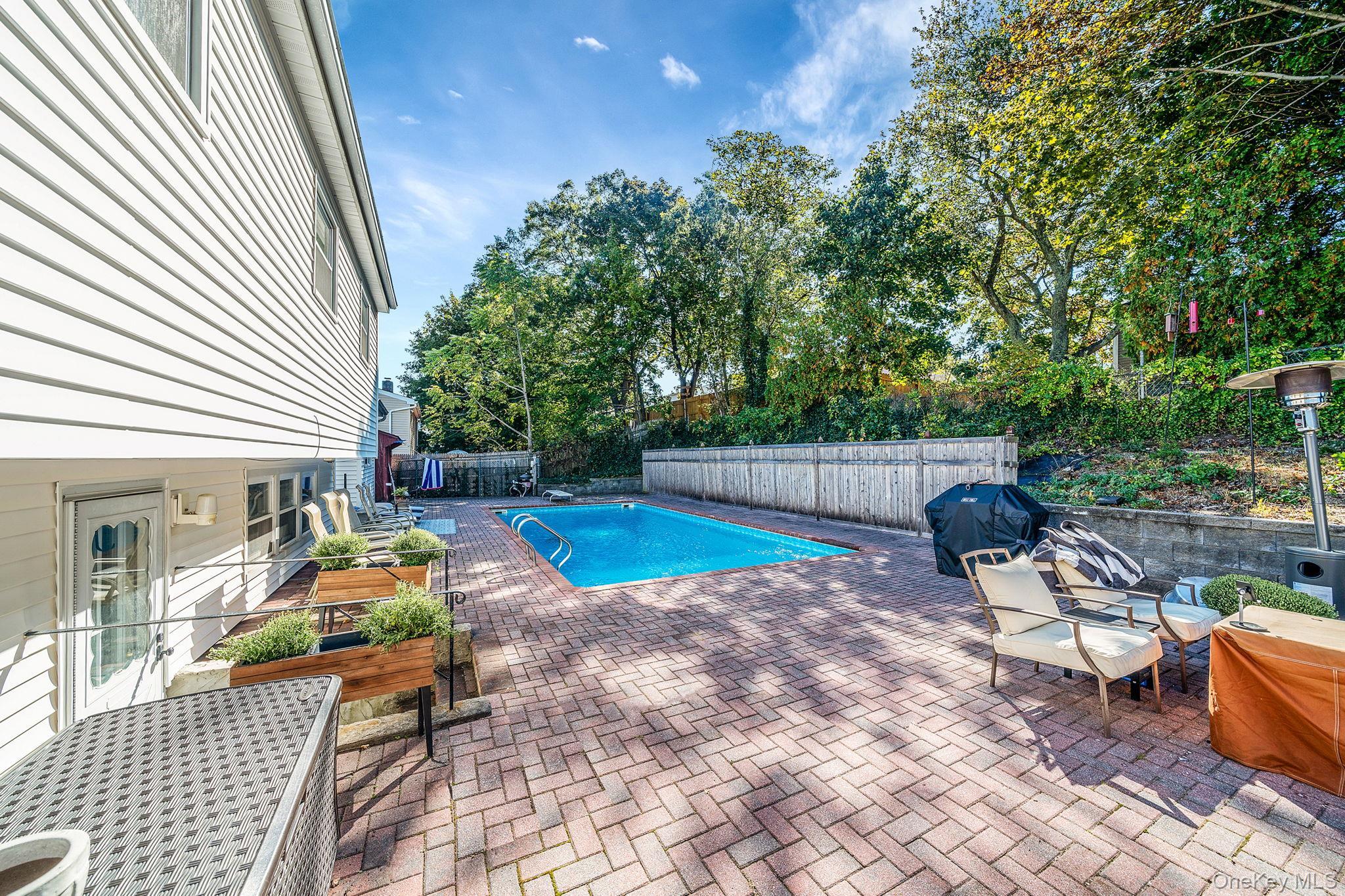 Single Family Huron  Suffolk County, NY 11776, MLS-940790-38