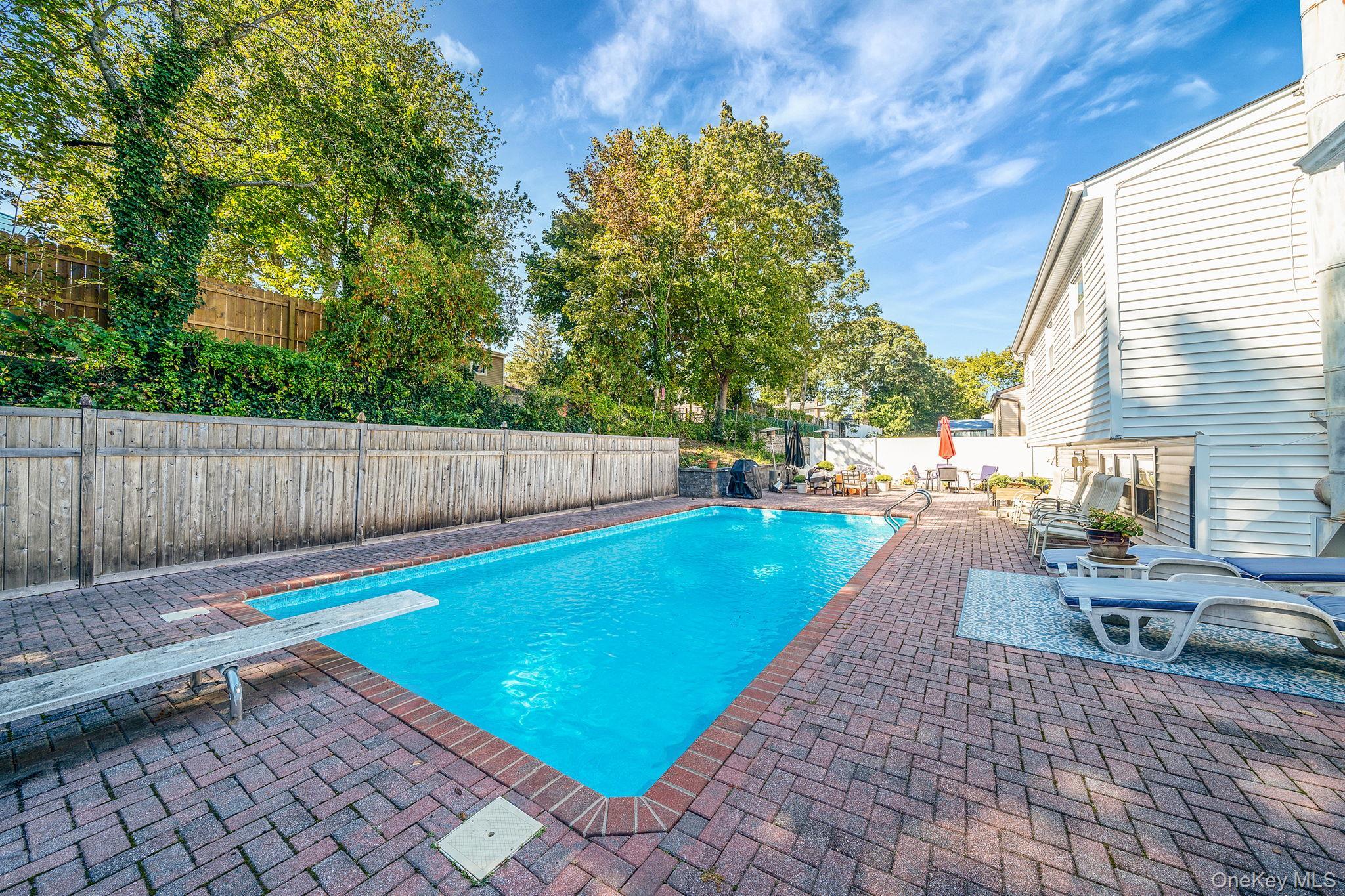 Single Family Huron  Suffolk County, NY 11776, MLS-940790-42