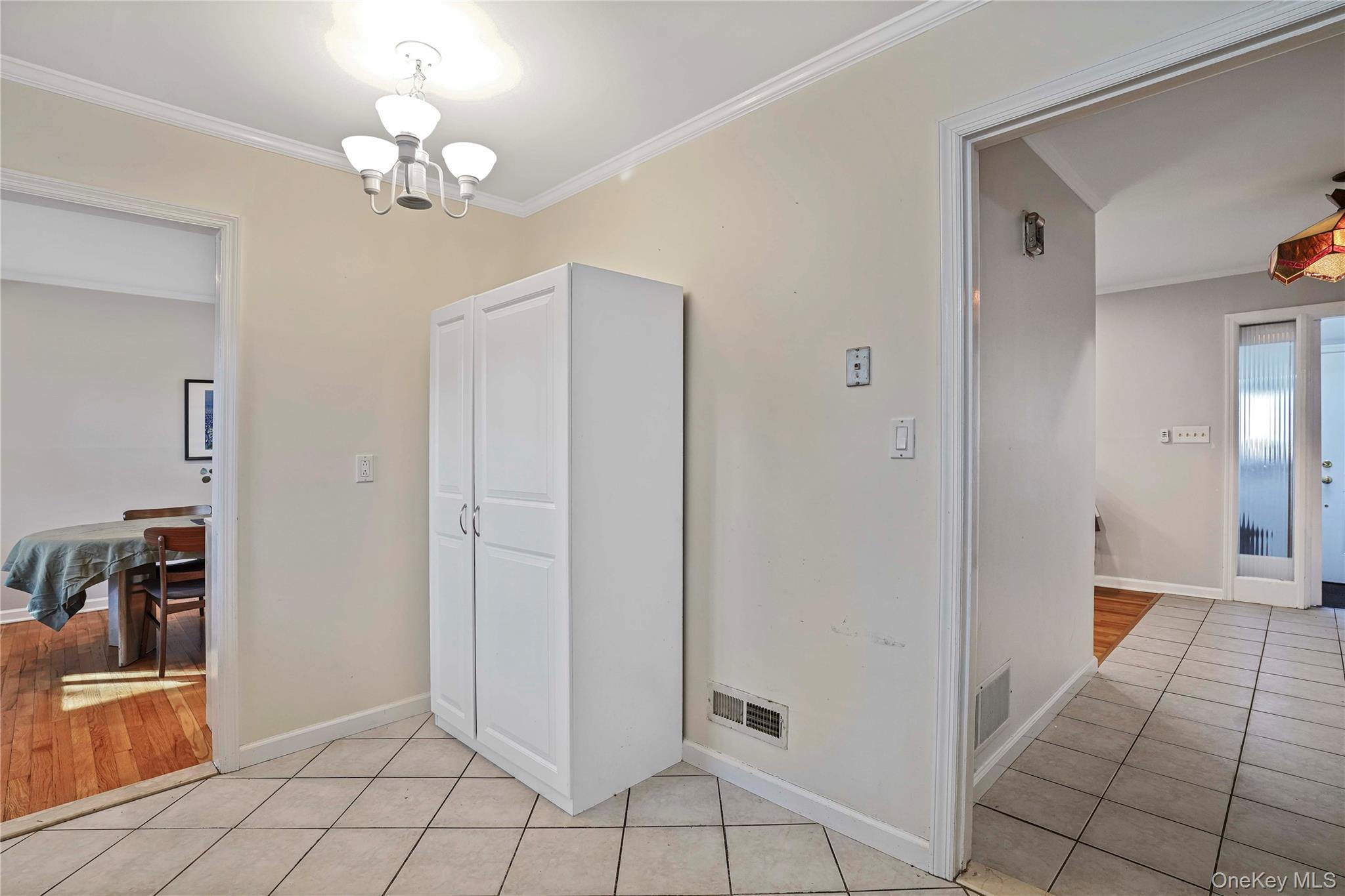 Single Family Rosedale Westchester County, NY 10605, MLS-940801-10