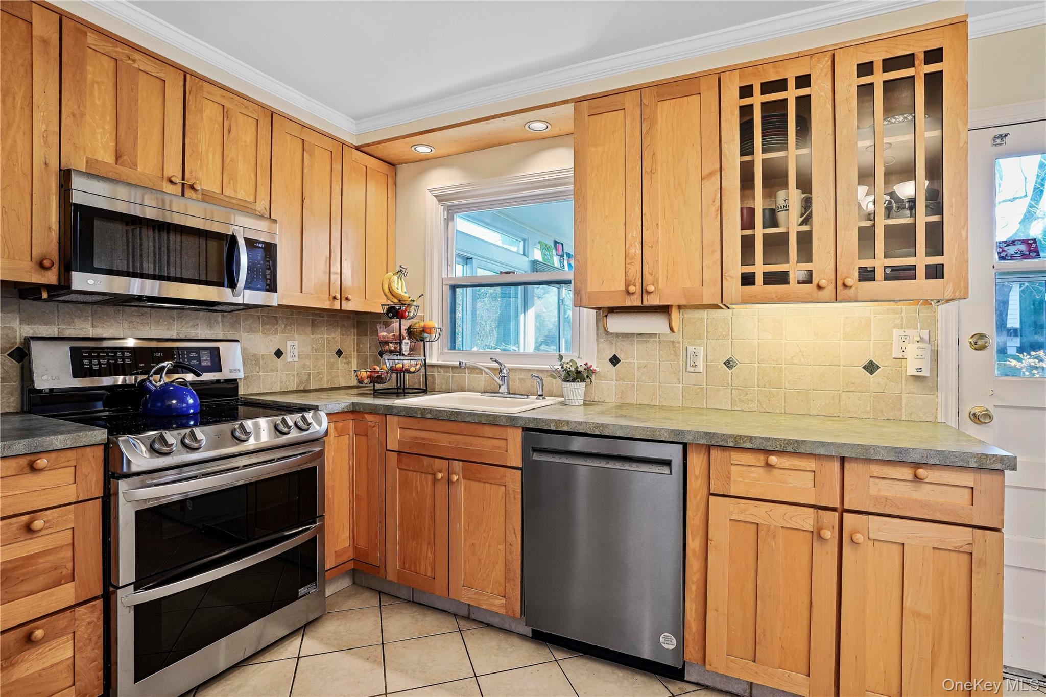 Single Family Rosedale Westchester County, NY 10605, MLS-940801-11