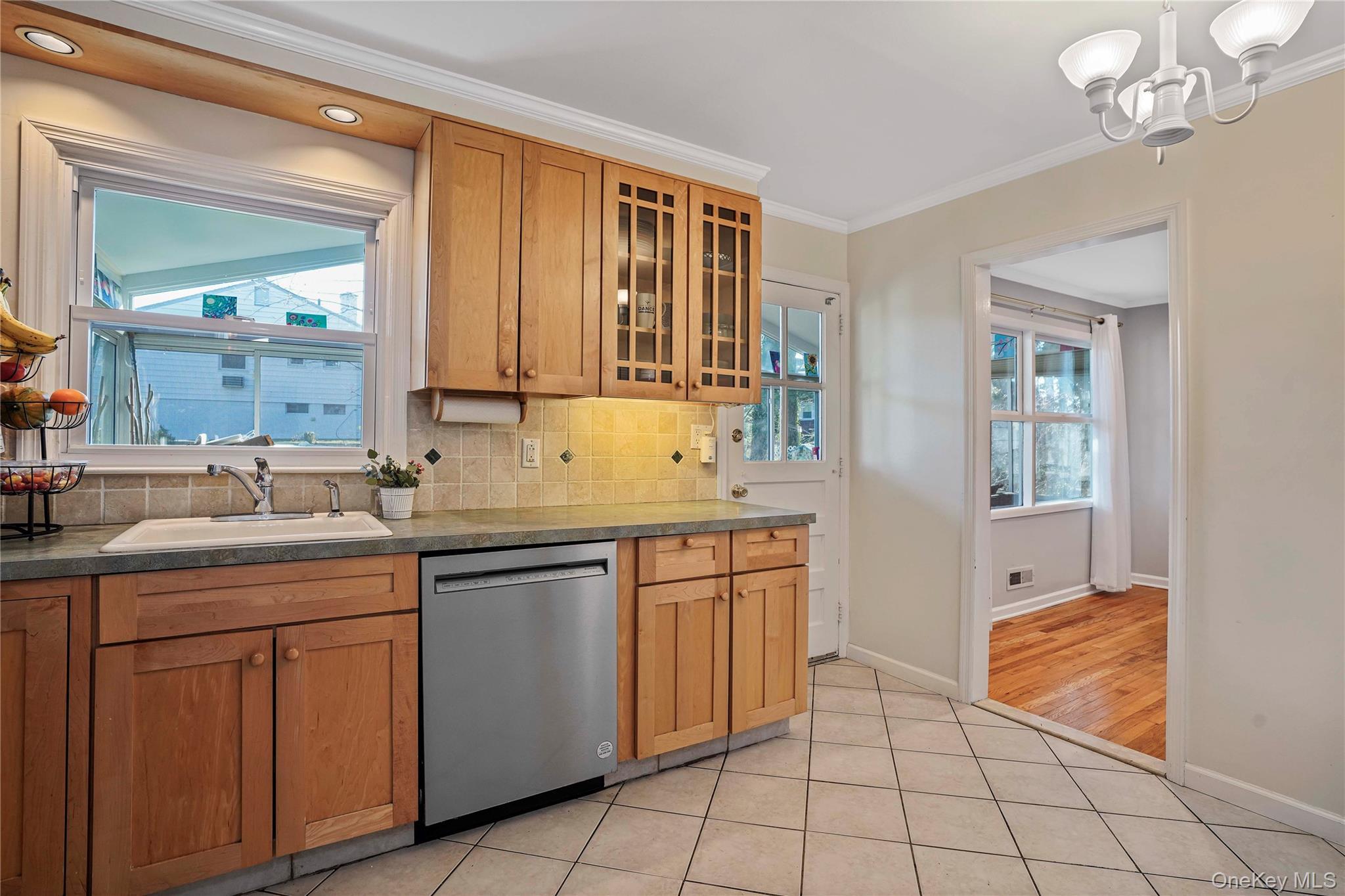 Single Family Rosedale Westchester County, NY 10605, MLS-940801-12