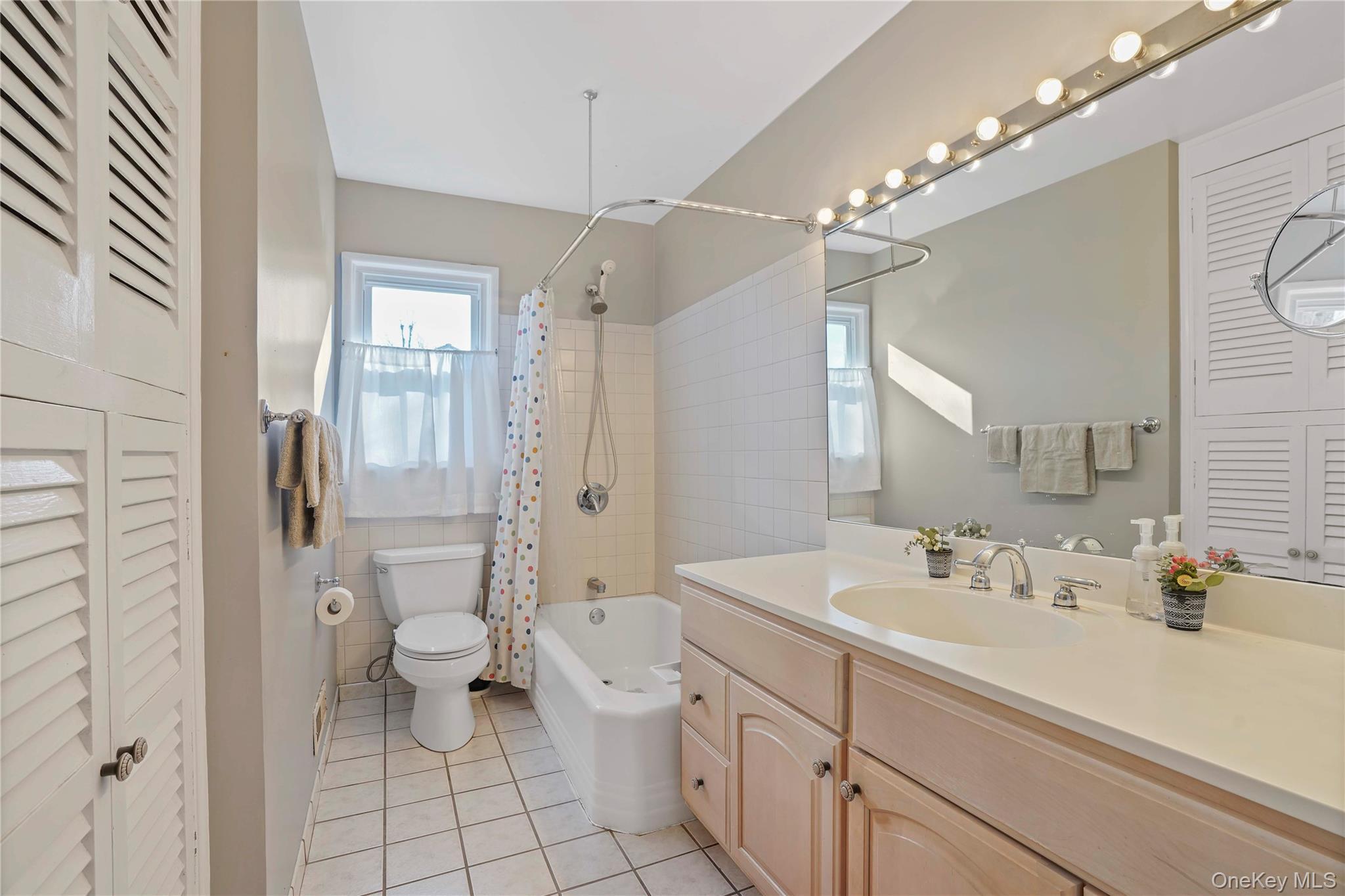 Single Family Rosedale Westchester County, NY 10605, MLS-940801-20