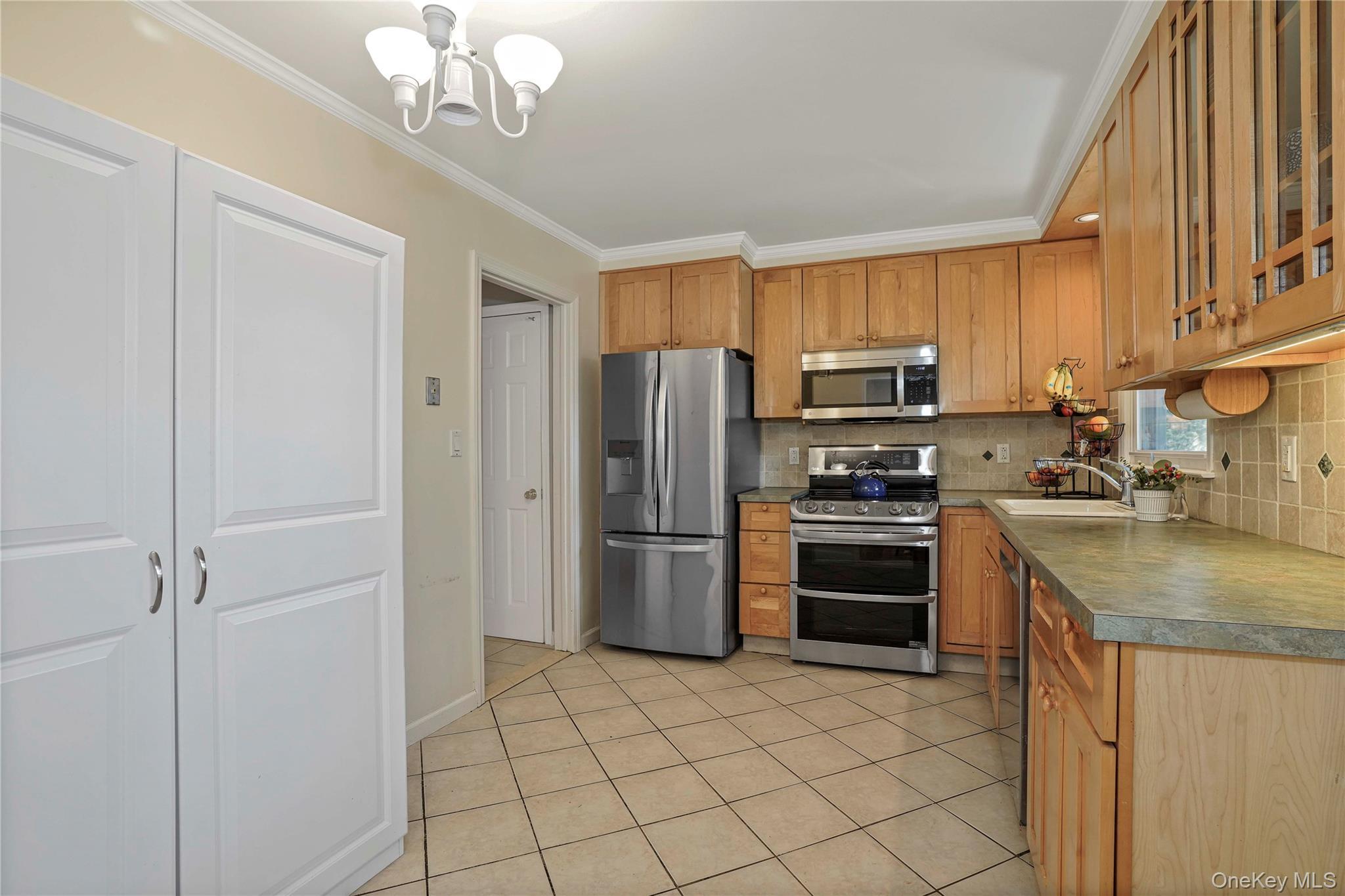 Single Family Rosedale Westchester County, NY 10605, MLS-940801-9