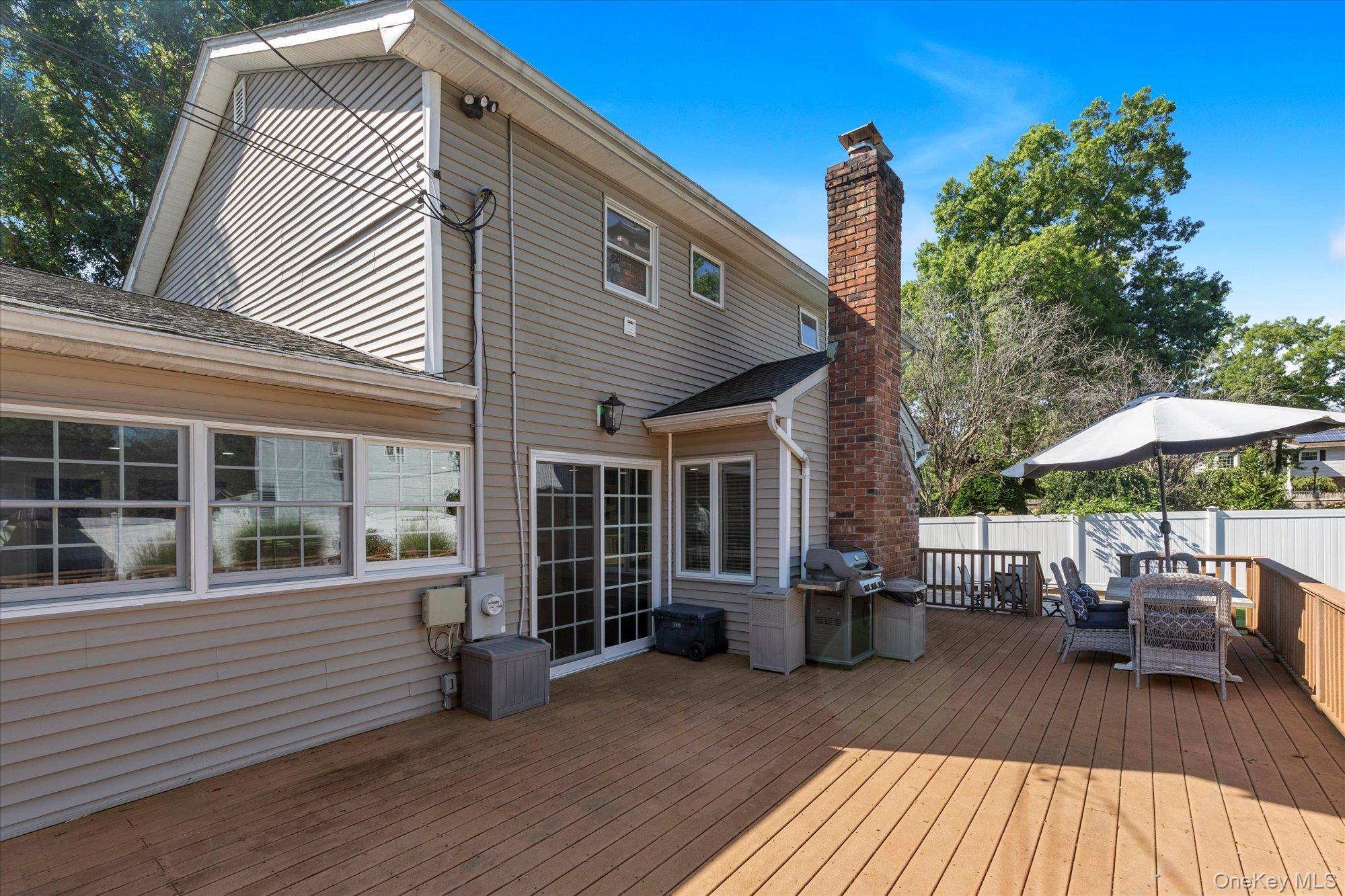 Single Family 10th  Suffolk County, NY 11731, MLS-940807-17