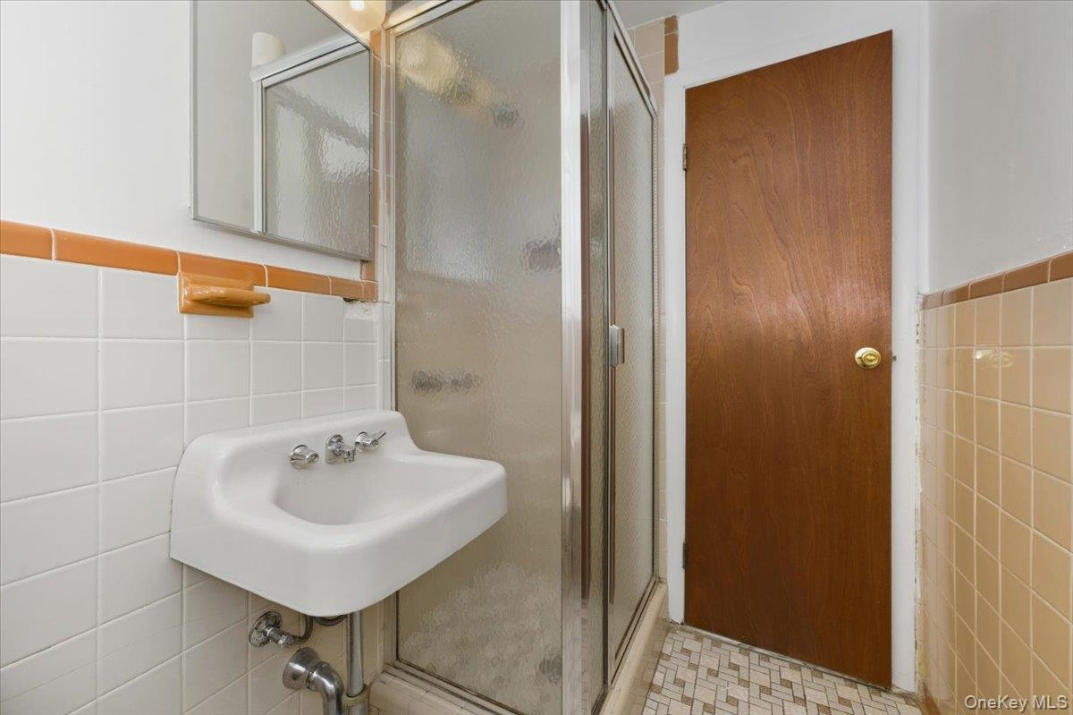 Single Family 81st  Queens, NY 11370, MLS-940817-4