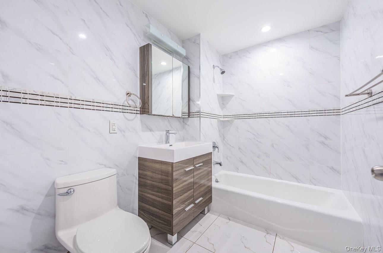 Condo 83rd Street  Queens, NY 11373, MLS-940827-6