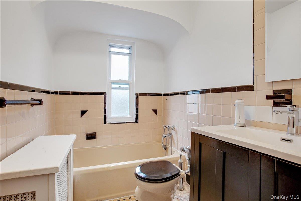 Single Family 78th Queens, NY 11379, MLS-940841-11