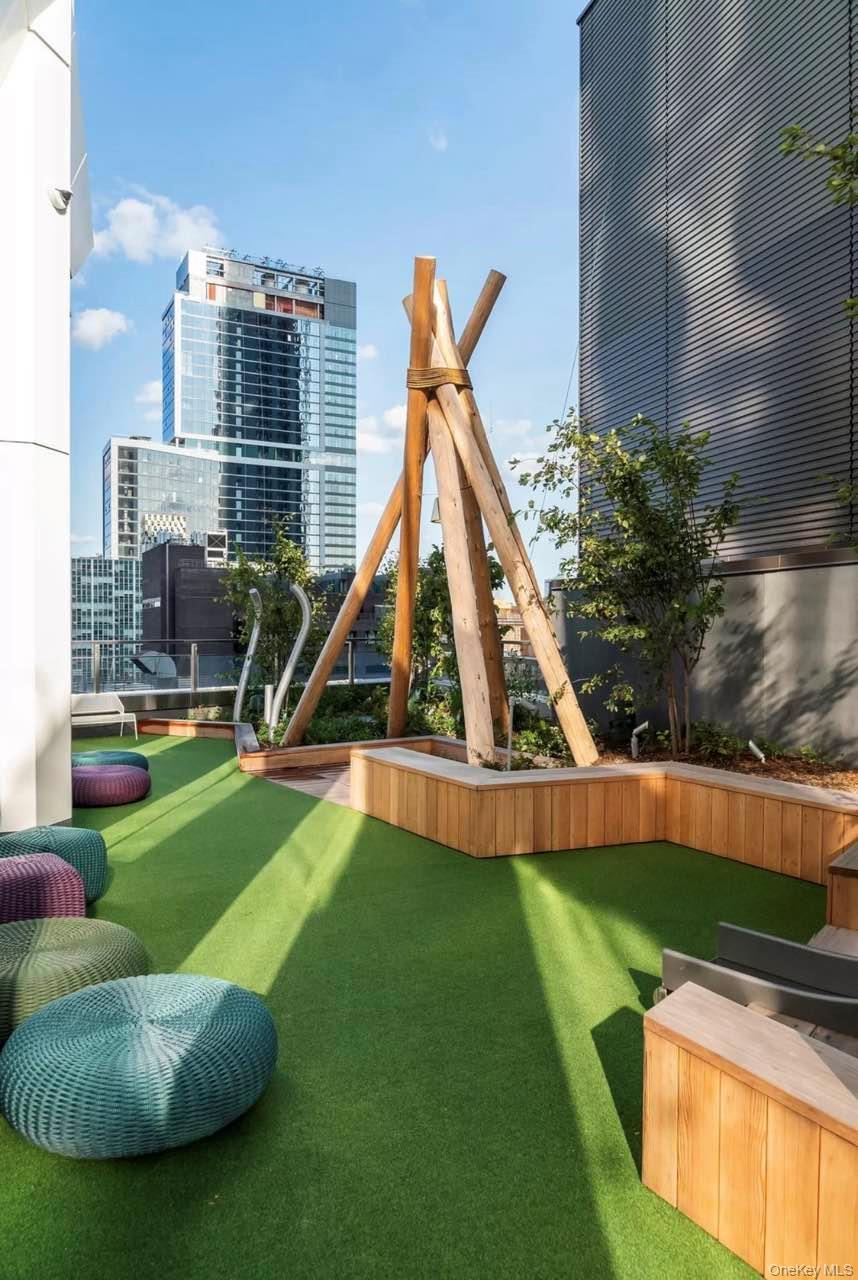 Condo 40th Queens, NY 11354, MLS-940842-14