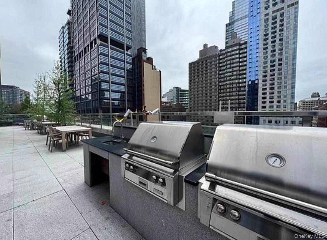 Condo 40th Queens, NY 11354, MLS-940842-17