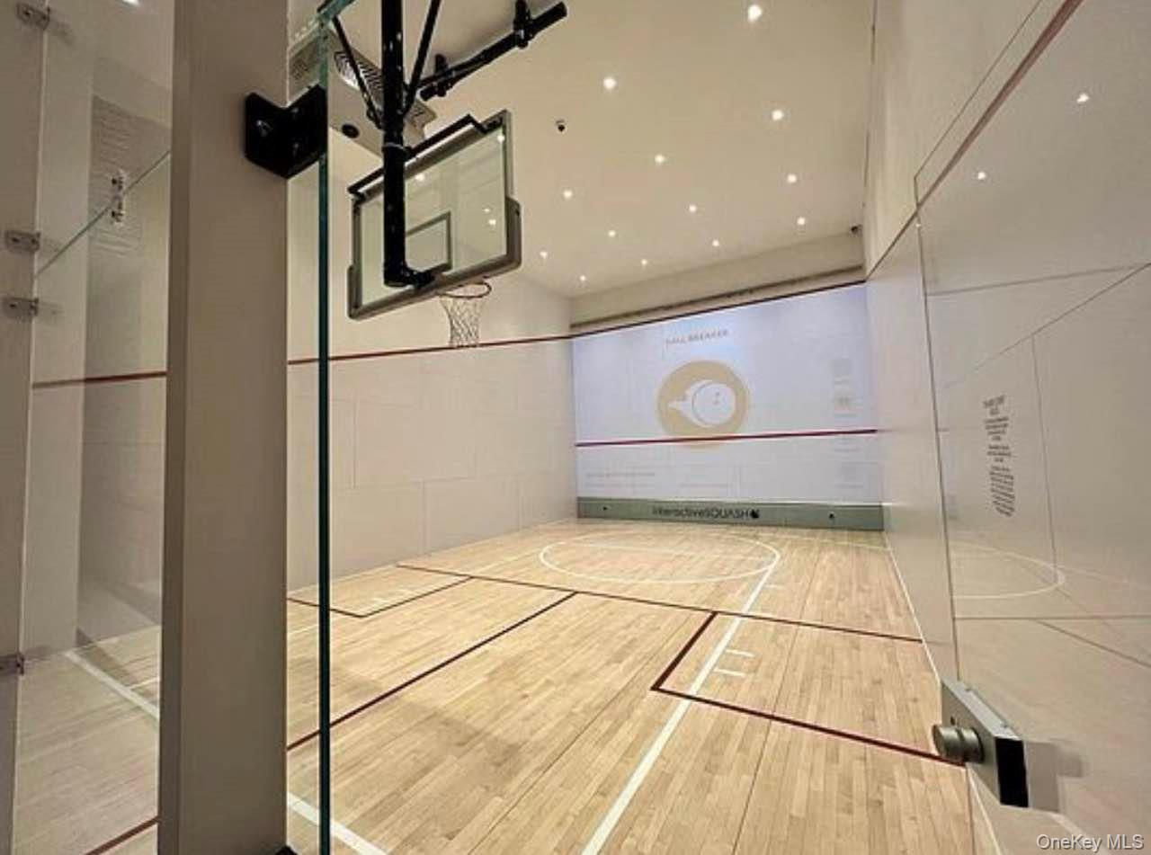 Condo 40th Queens, NY 11354, MLS-940842-21