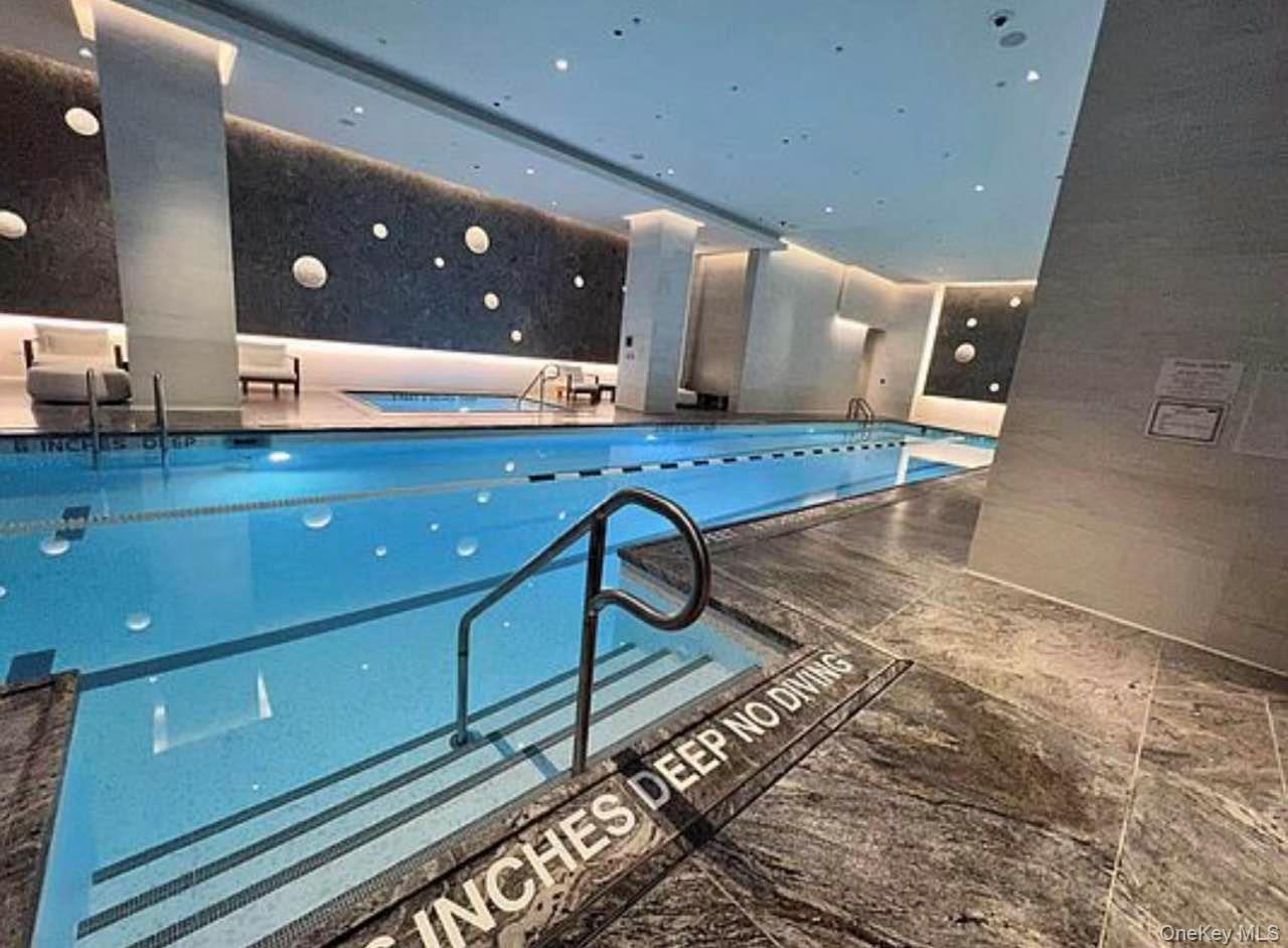 Condo 40th Queens, NY 11354, MLS-940842-22