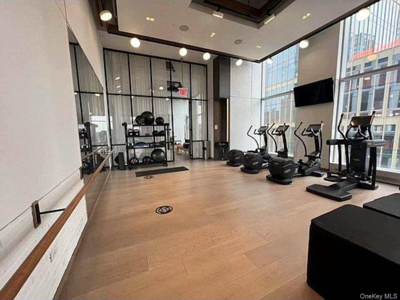 Condo 40th Queens, NY 11354, MLS-940842-8