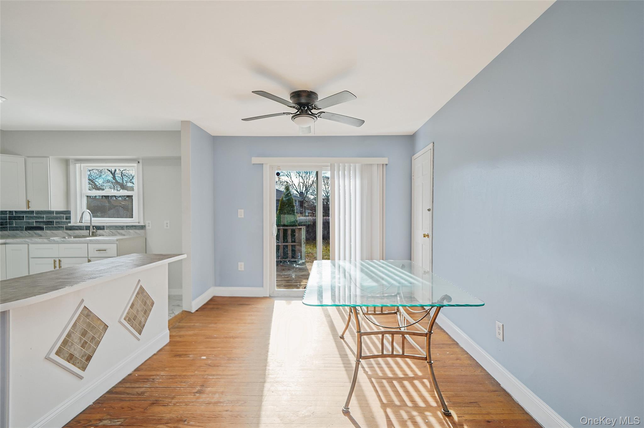 Single Family New York Suffolk County, NY 11706, MLS-940849-10