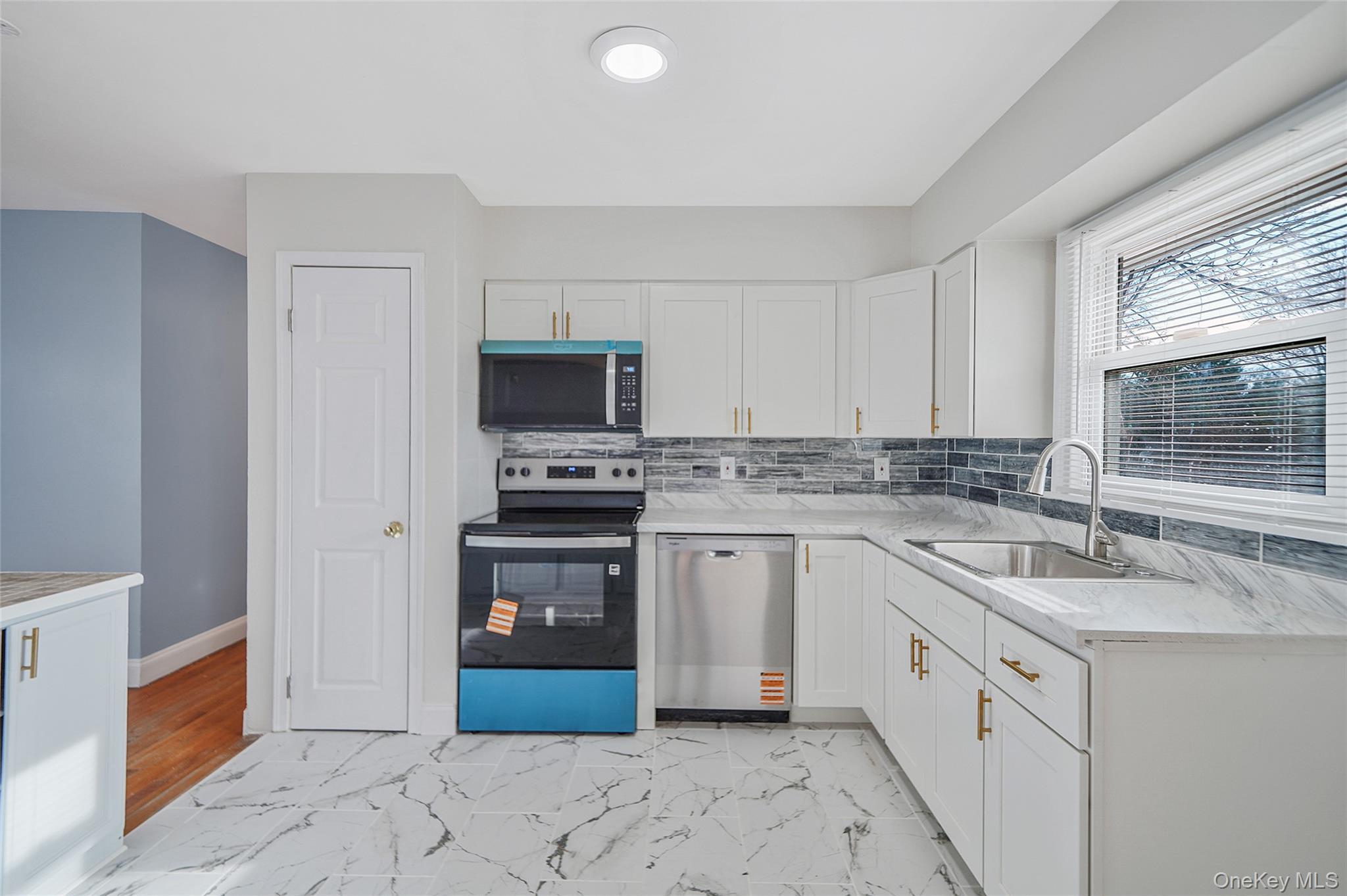 Single Family New York Suffolk County, NY 11706, MLS-940849-12