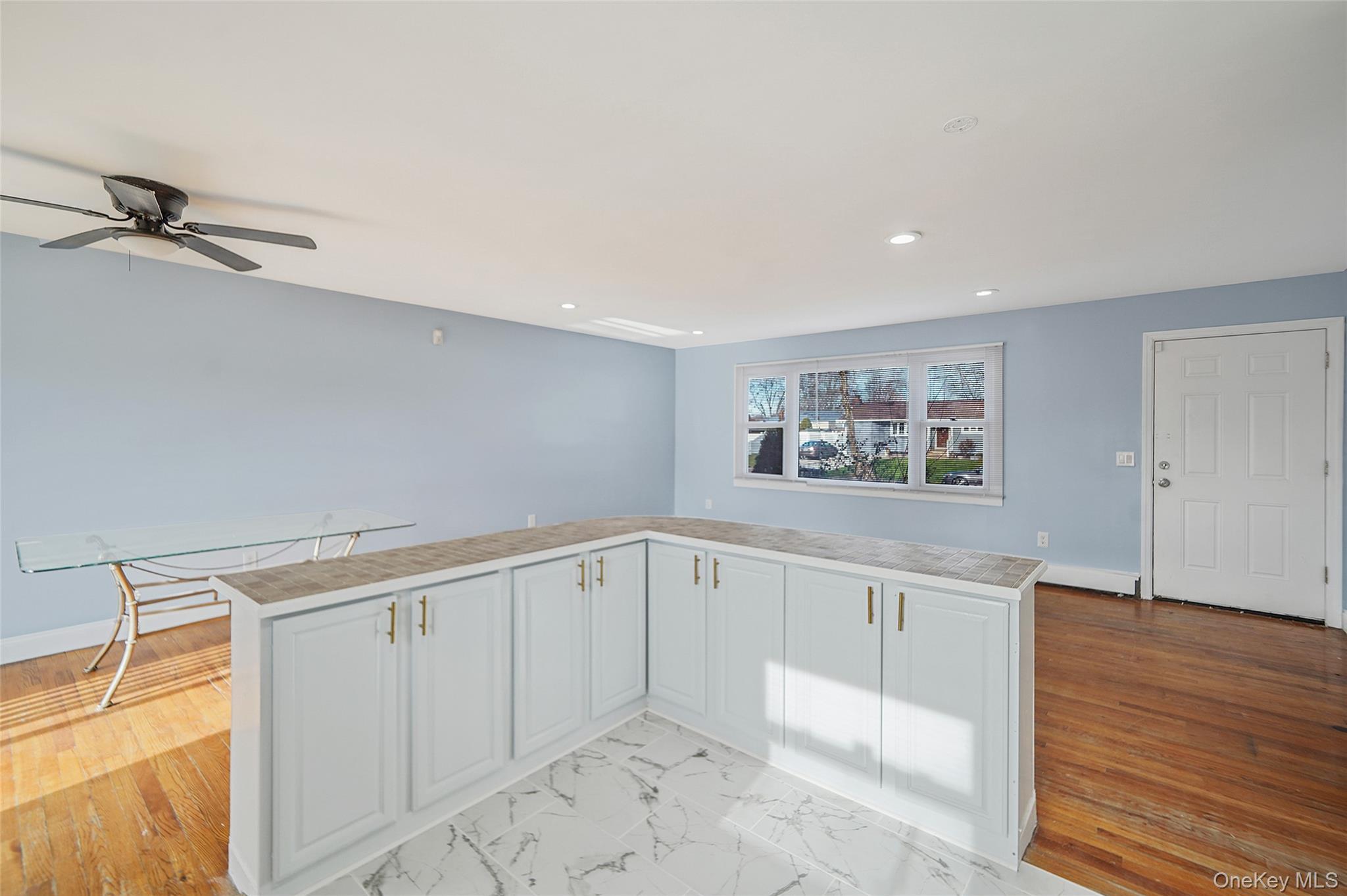 Single Family New York Suffolk County, NY 11706, MLS-940849-13