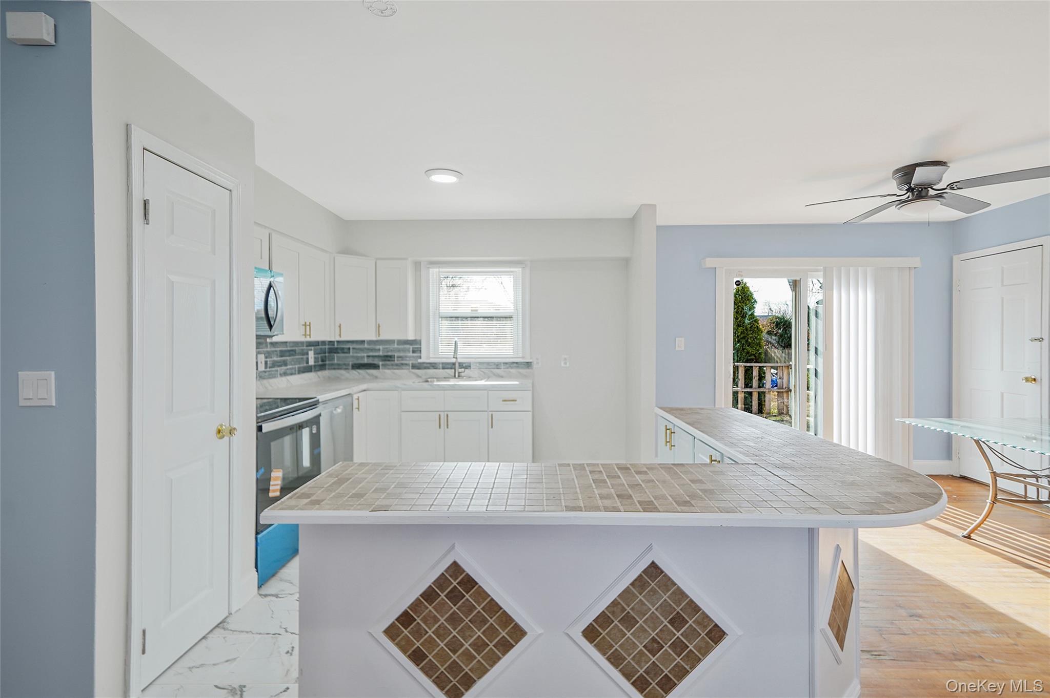 Single Family New York Suffolk County, NY 11706, MLS-940849-14