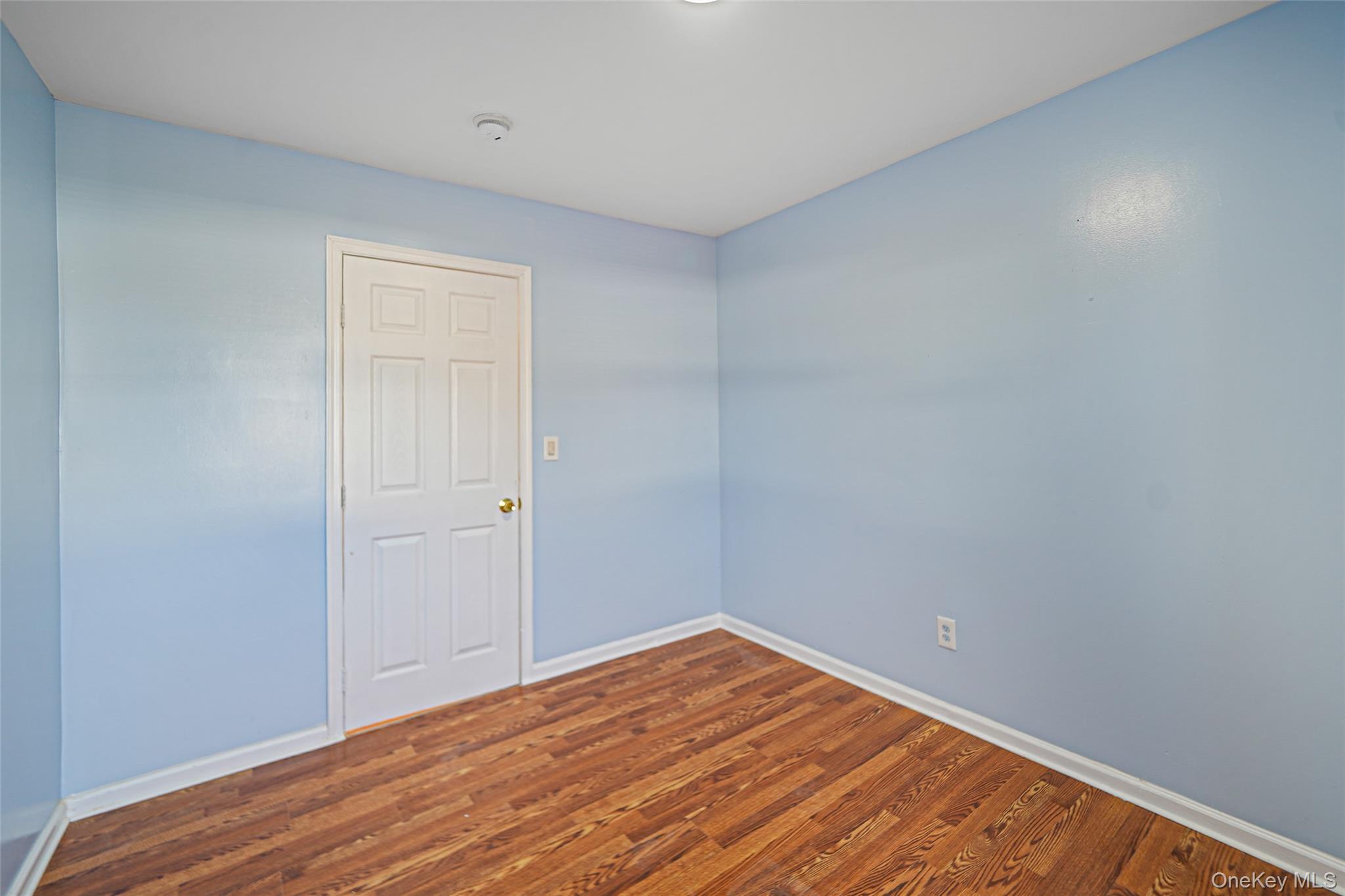 Single Family New York Suffolk County, NY 11706, MLS-940849-16