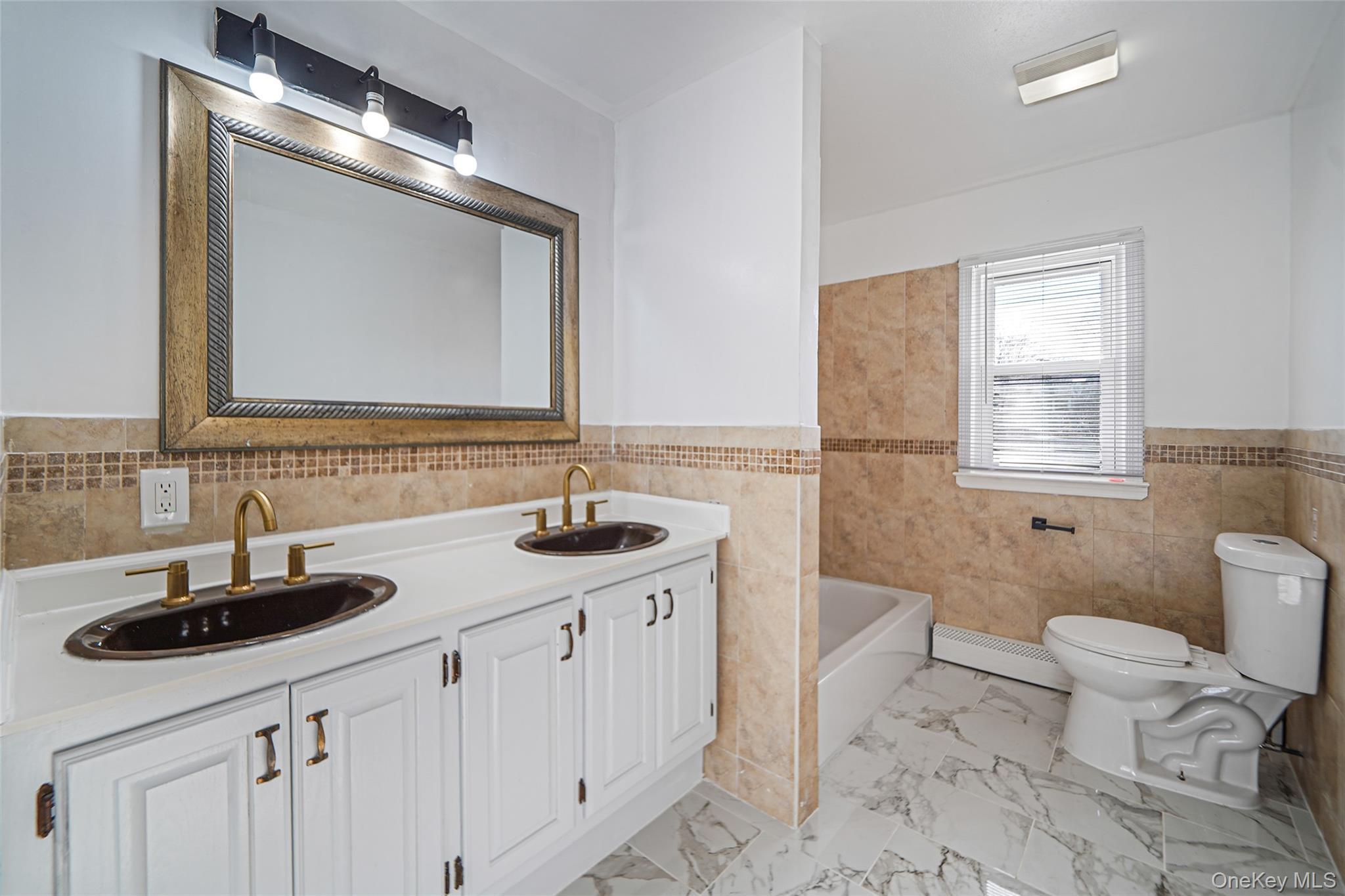 Single Family New York Suffolk County, NY 11706, MLS-940849-20