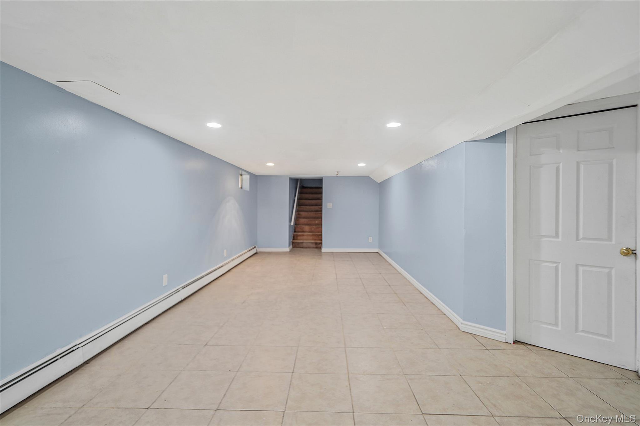 Single Family New York Suffolk County, NY 11706, MLS-940849-21