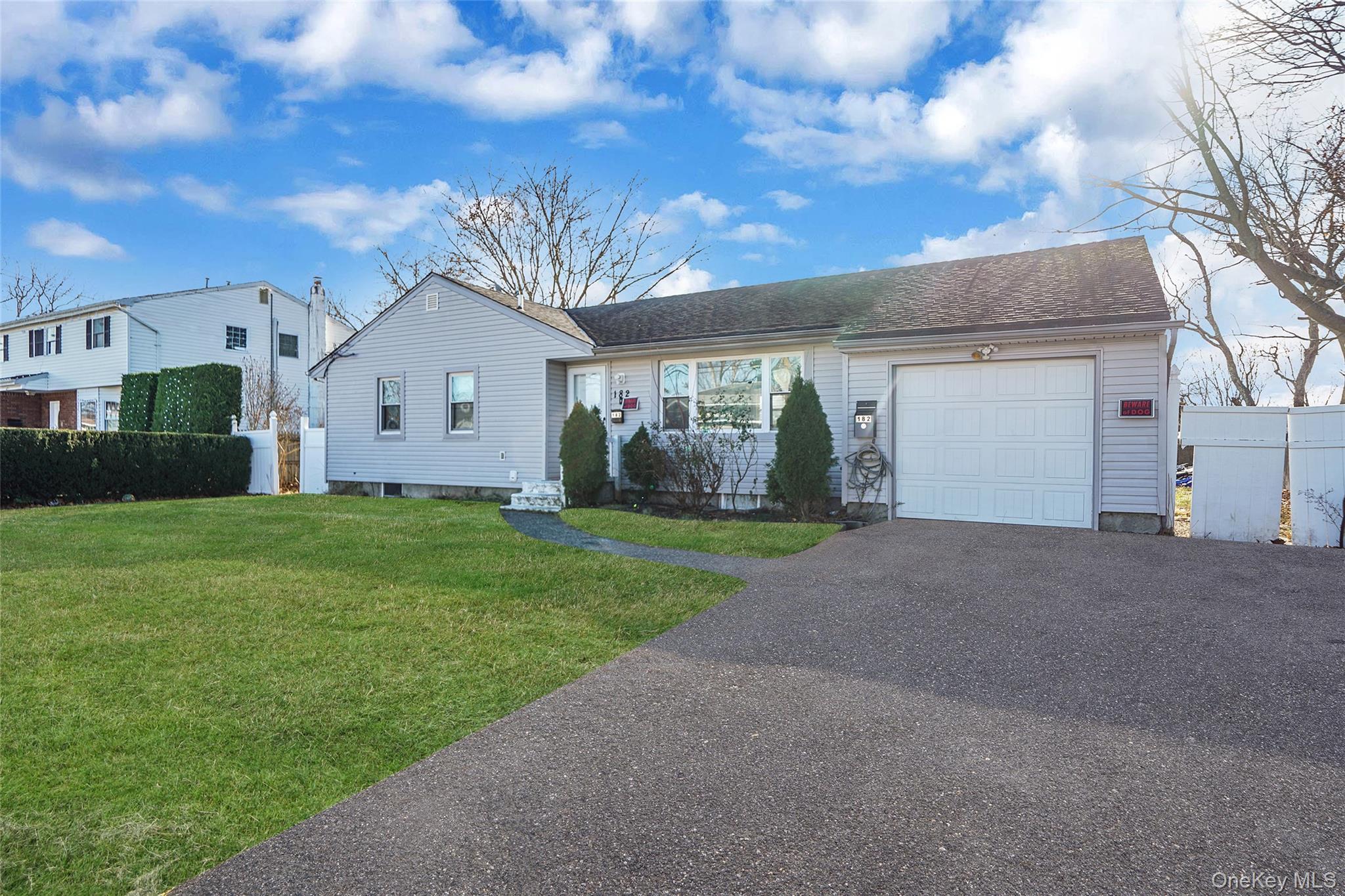 Single Family New York Suffolk County, NY 11706, MLS-940849-3