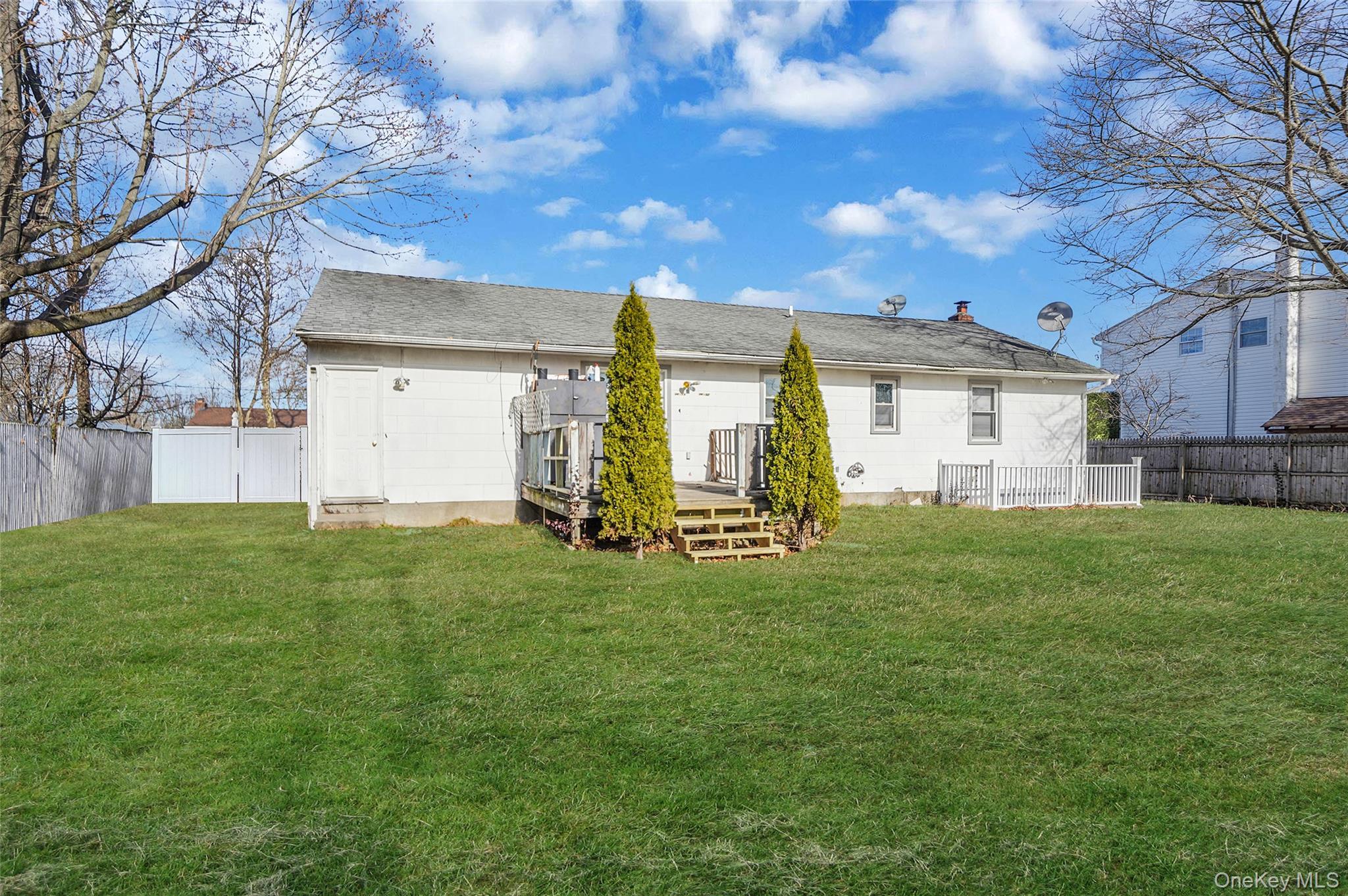 Single Family New York Suffolk County, NY 11706, MLS-940849-5