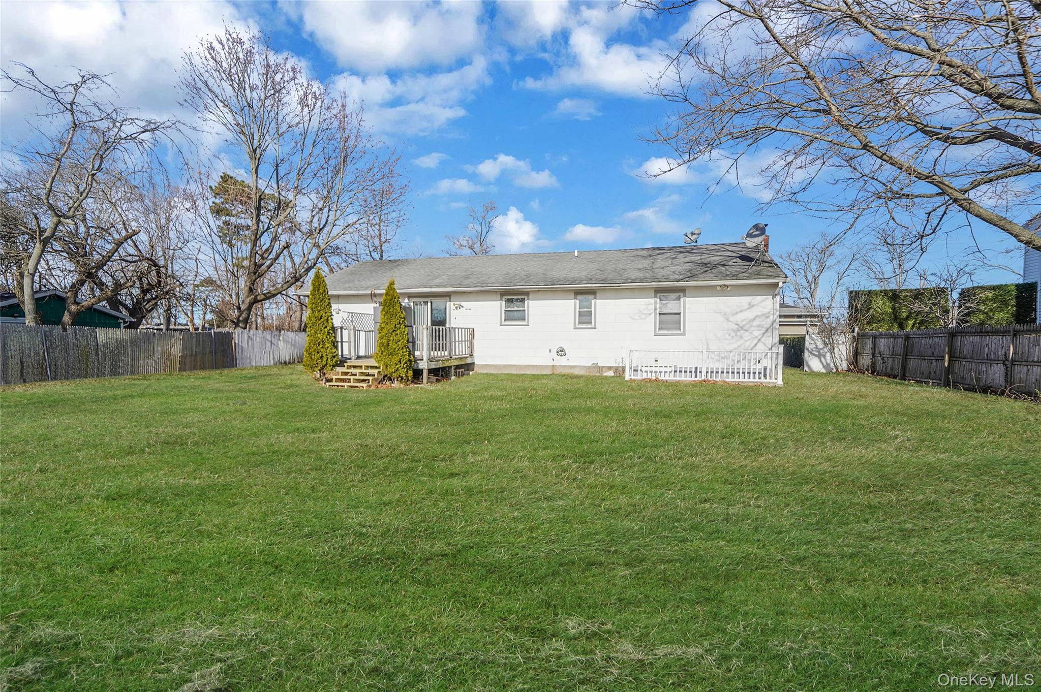 Single Family New York Suffolk County, NY 11706, MLS-940849-6